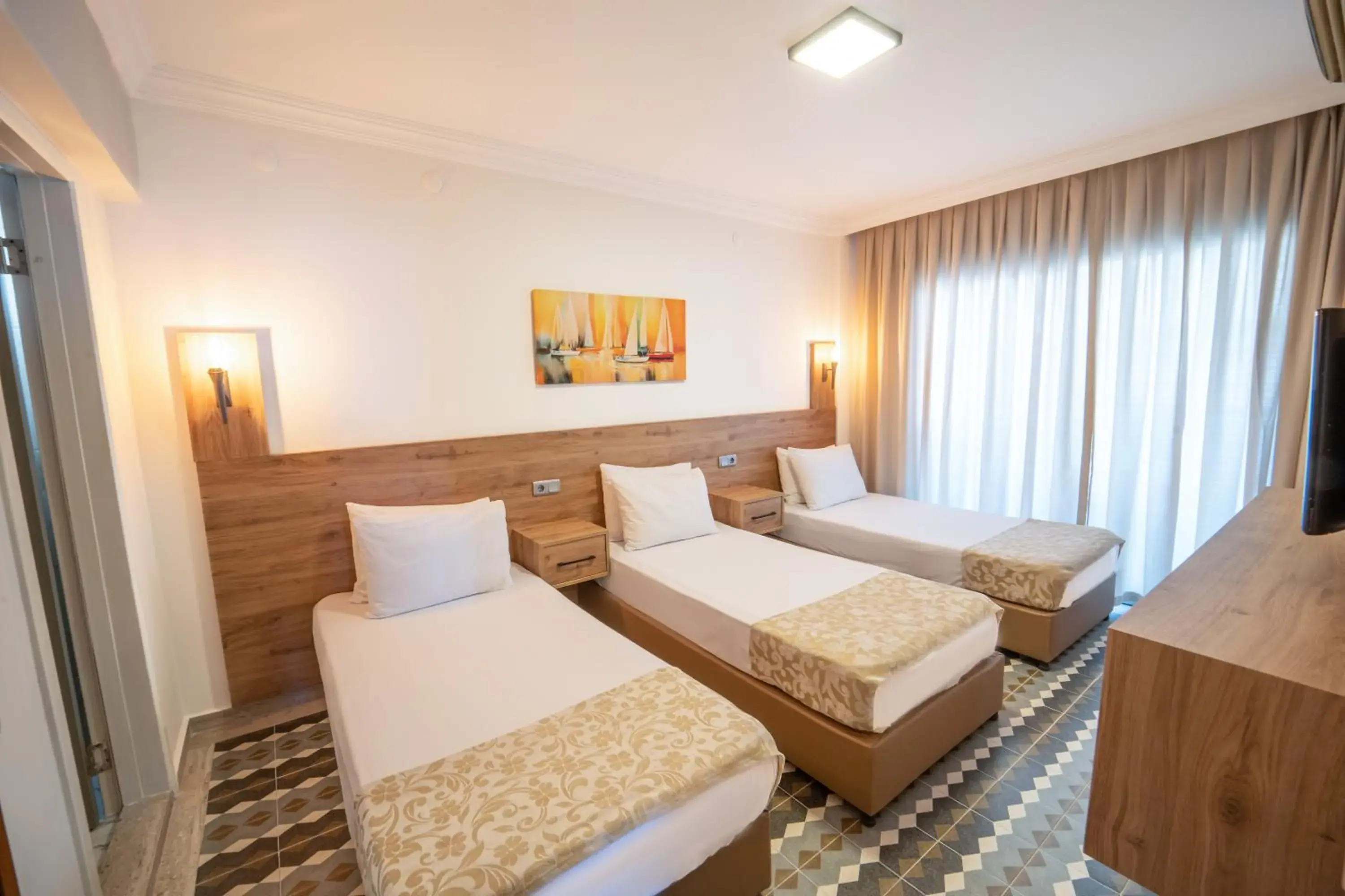 Triple Room with Balcony in Moda Beach Hotel Triple Room with Balcony in Moda Beach Hotel