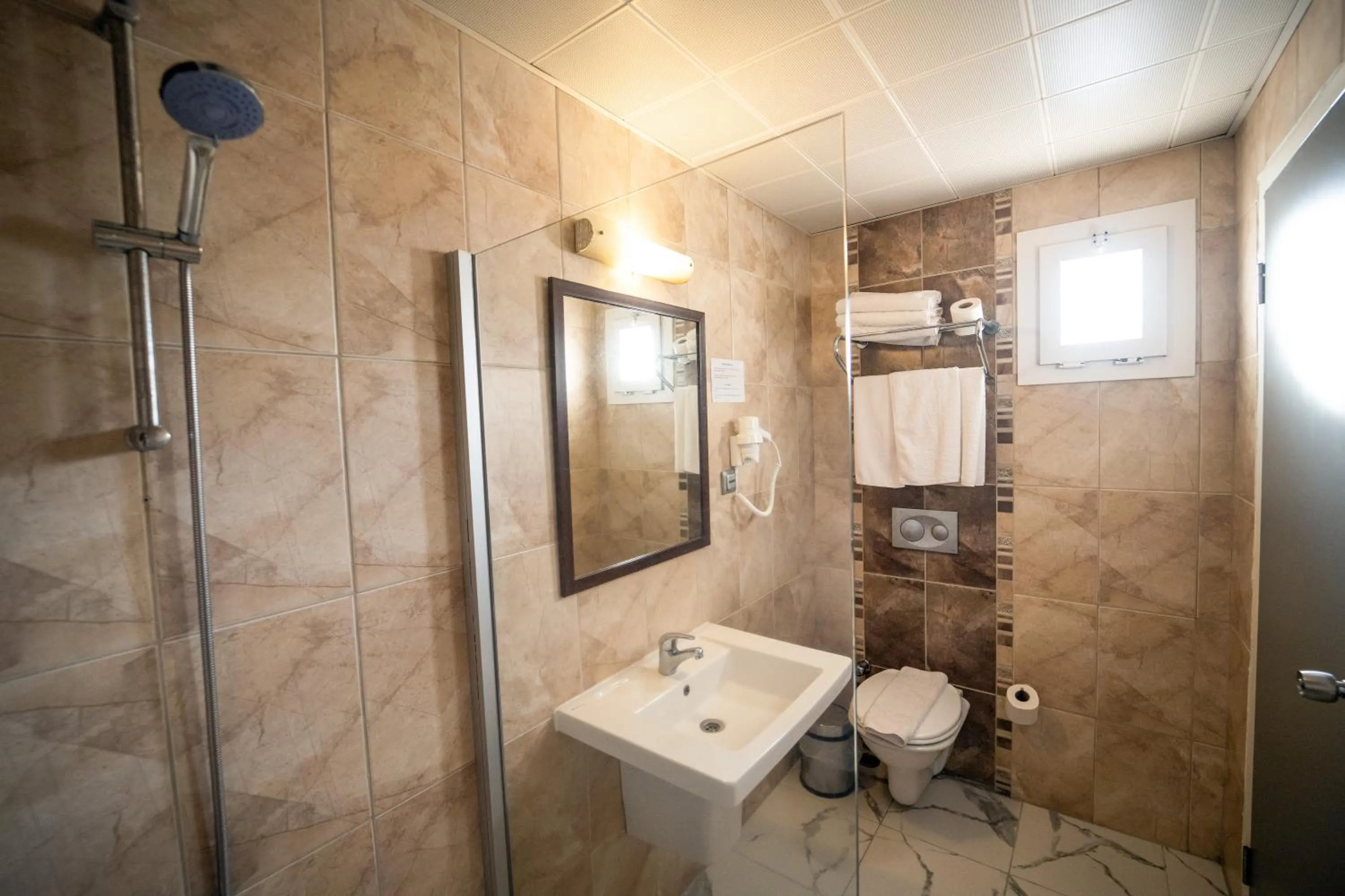 Shower in Moda Beach Hotel