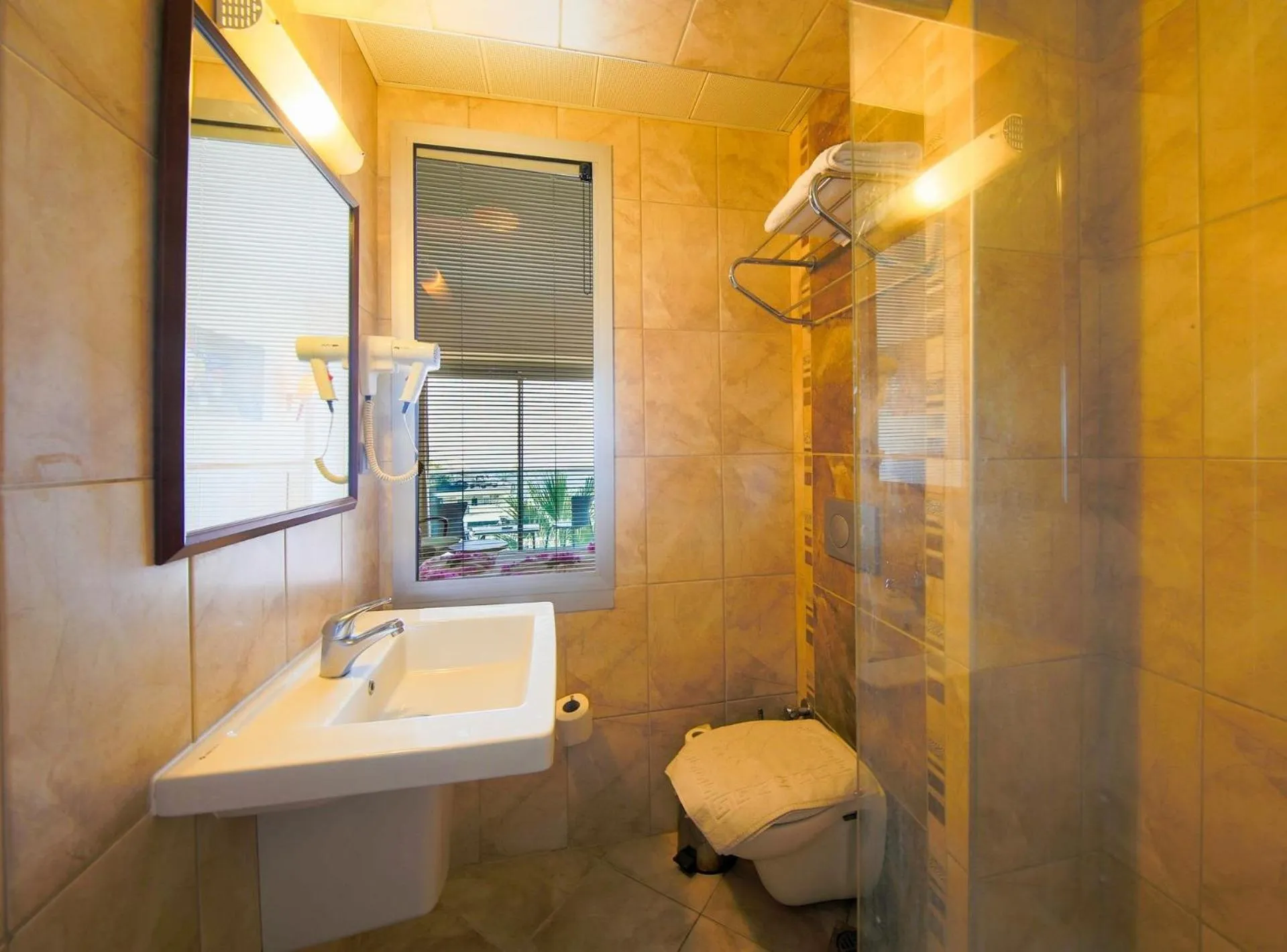 Toilet in Moda Beach Hotel