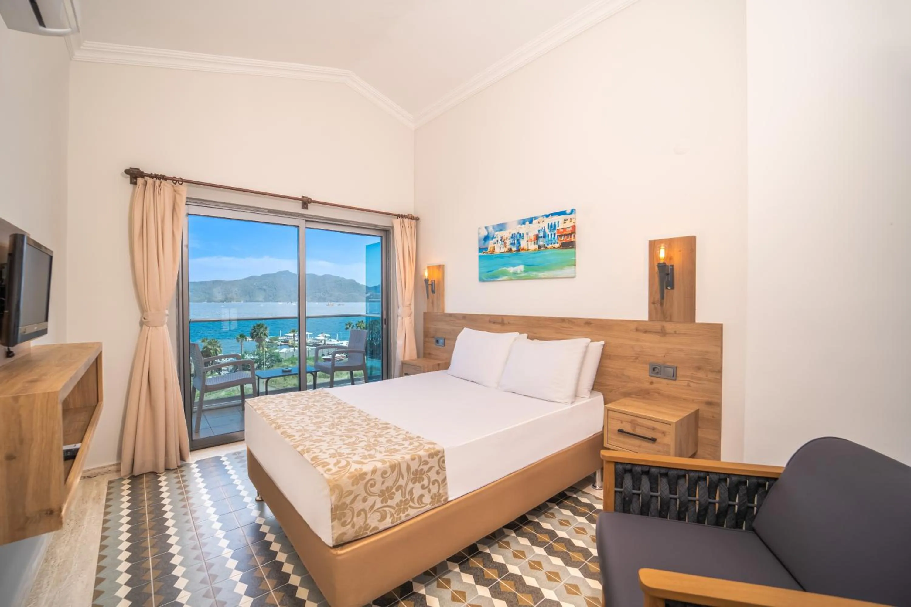 TV and multimedia in Moda Beach Hotel