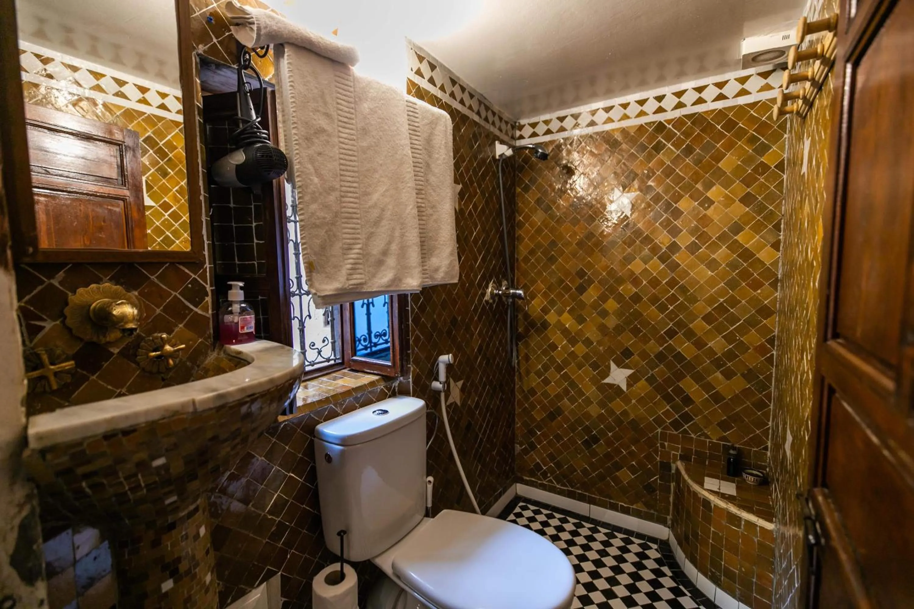 Bathroom in Riad Fes Aicha & SPA