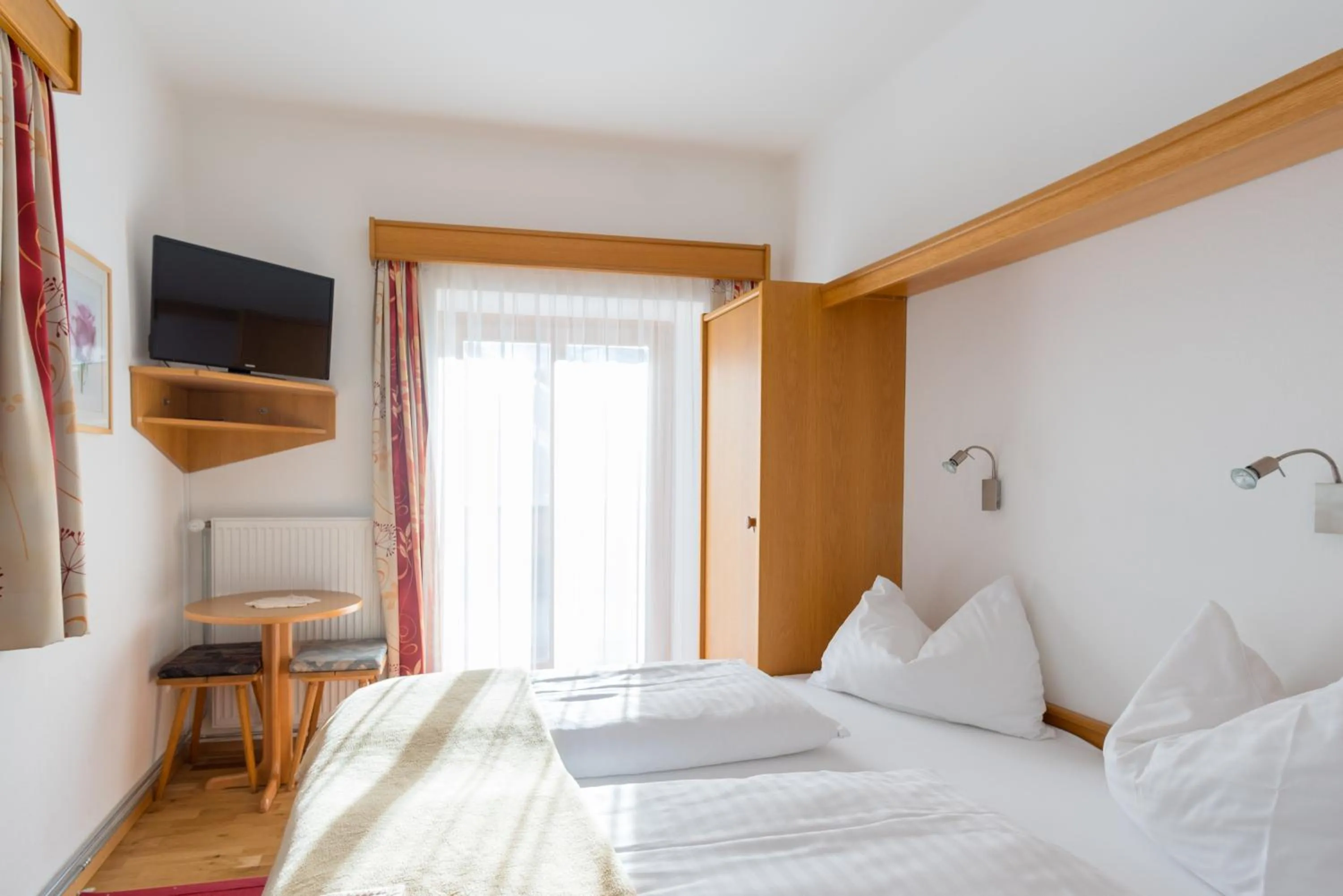 Photo of the whole room, Bed in Alpenhotel Badmeister