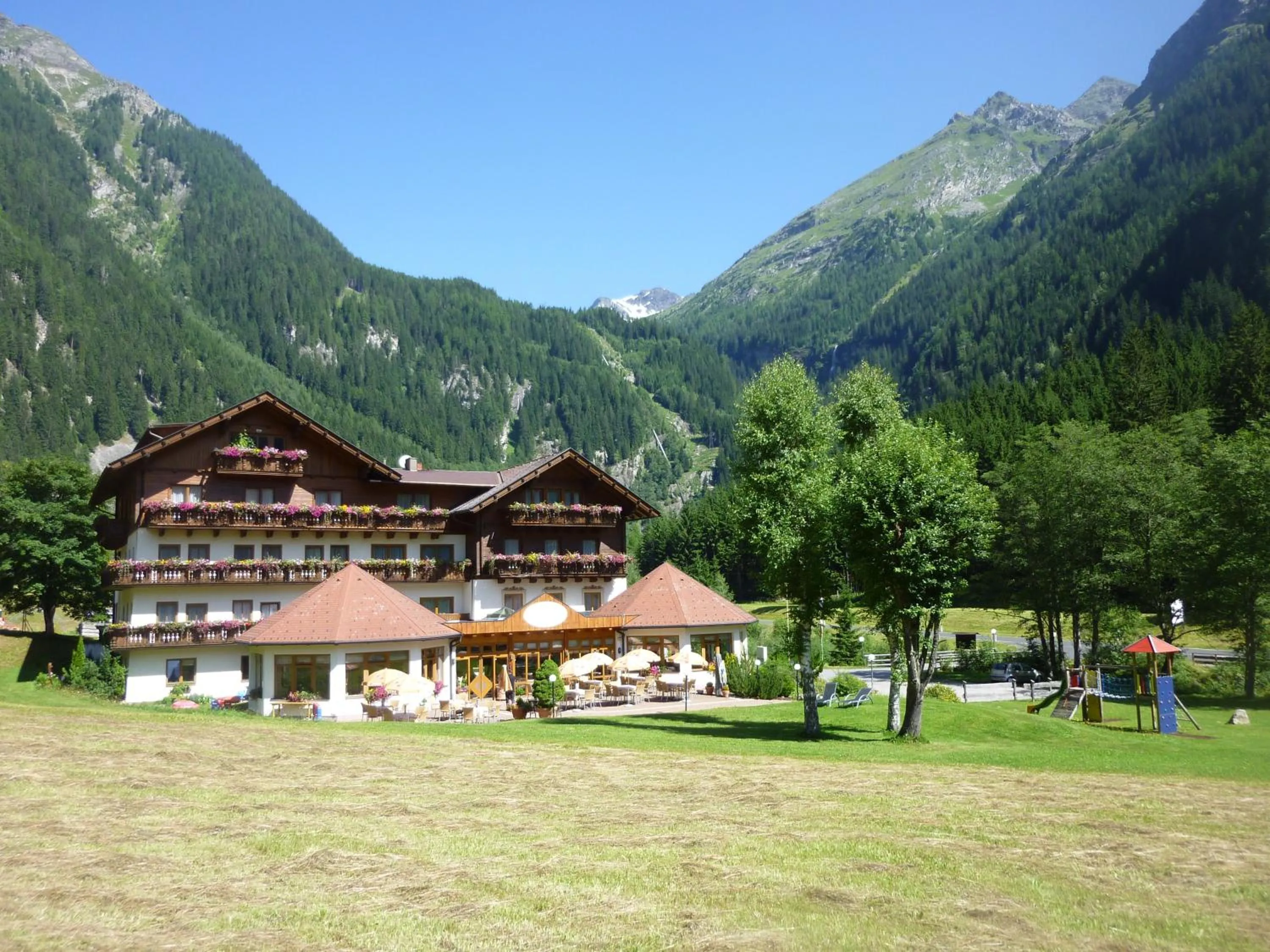 Facade/entrance in Alpenhotel Badmeister