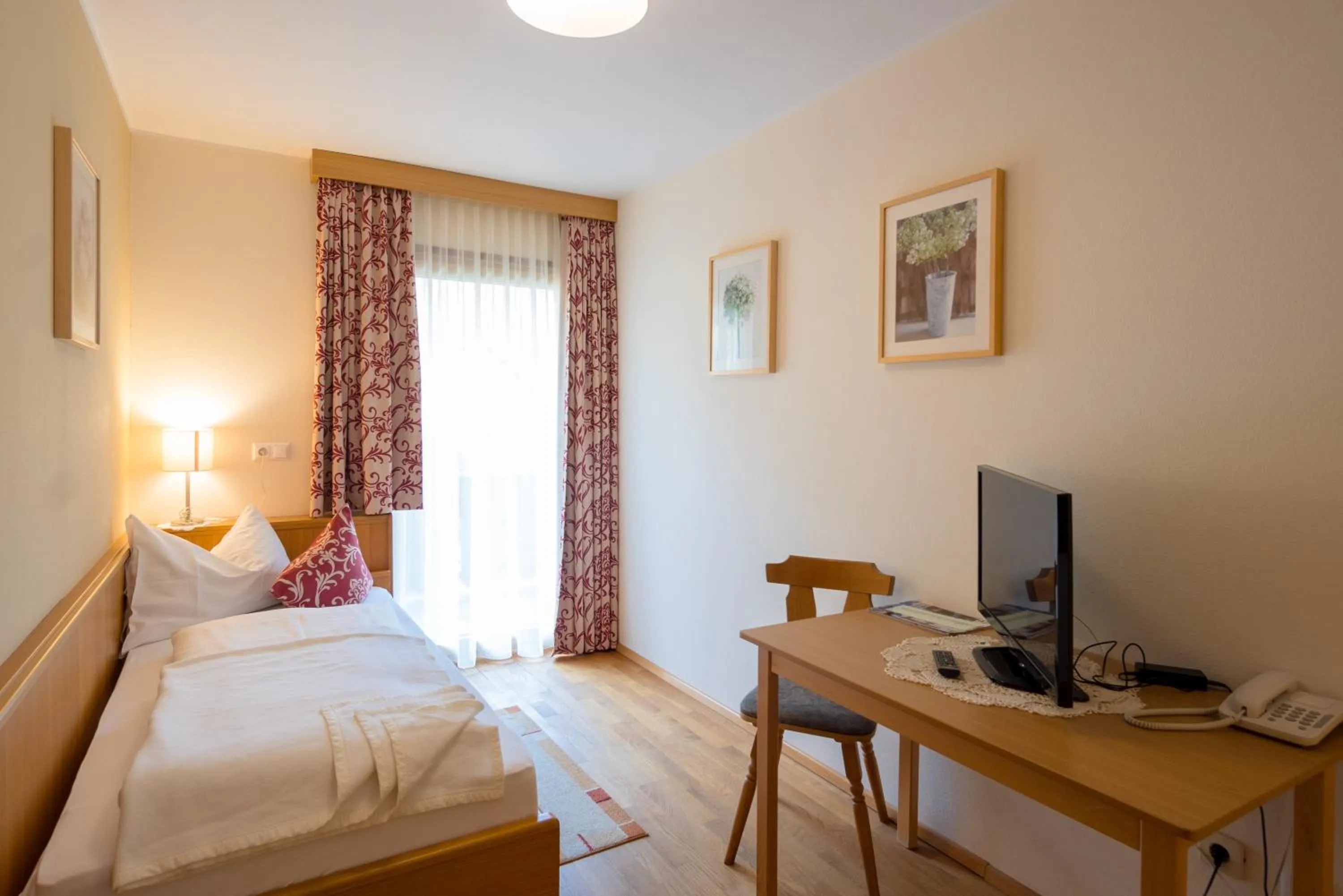 Photo of the whole room, Bed in Alpenhotel Badmeister