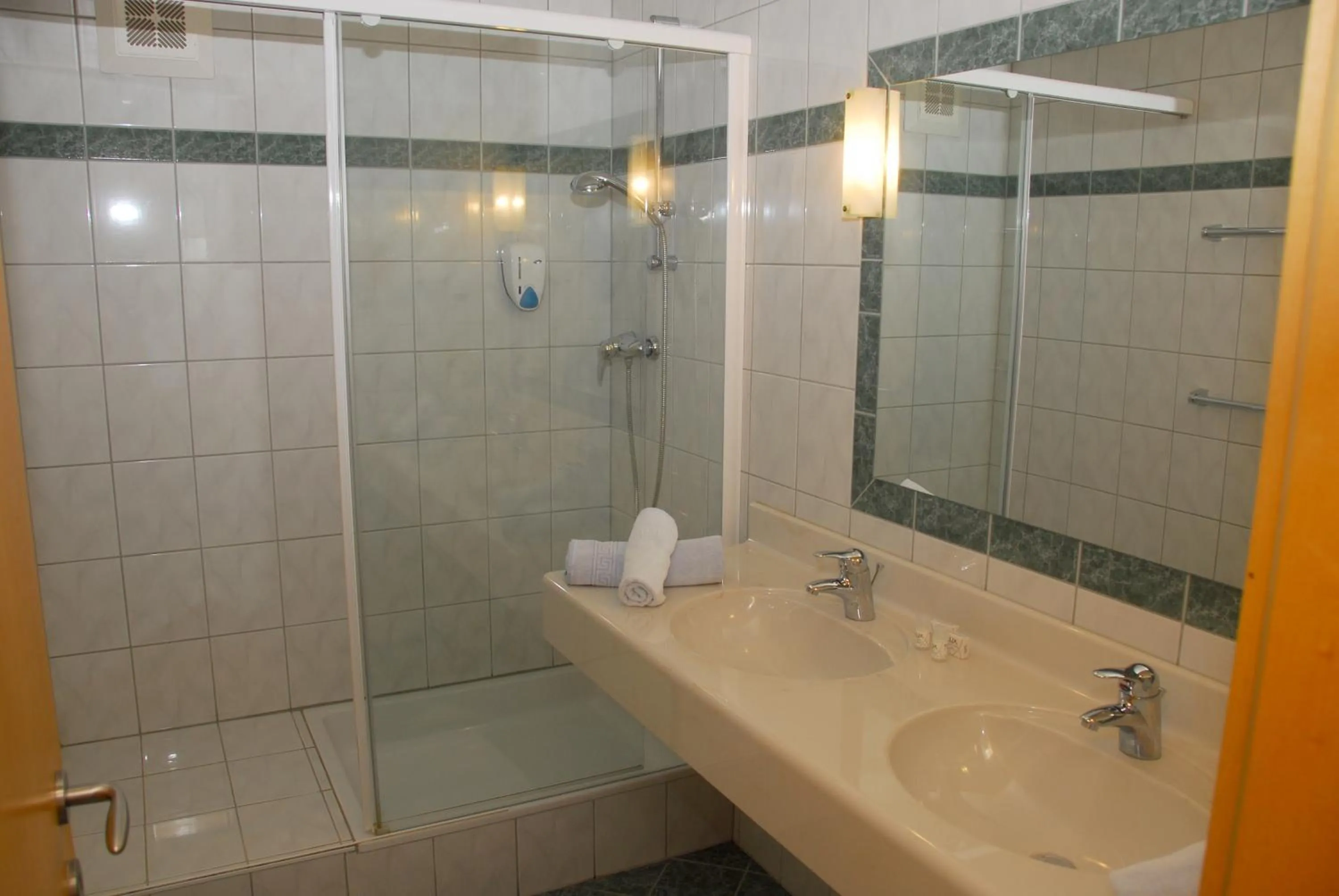 Bathroom in Alpenhotel Badmeister