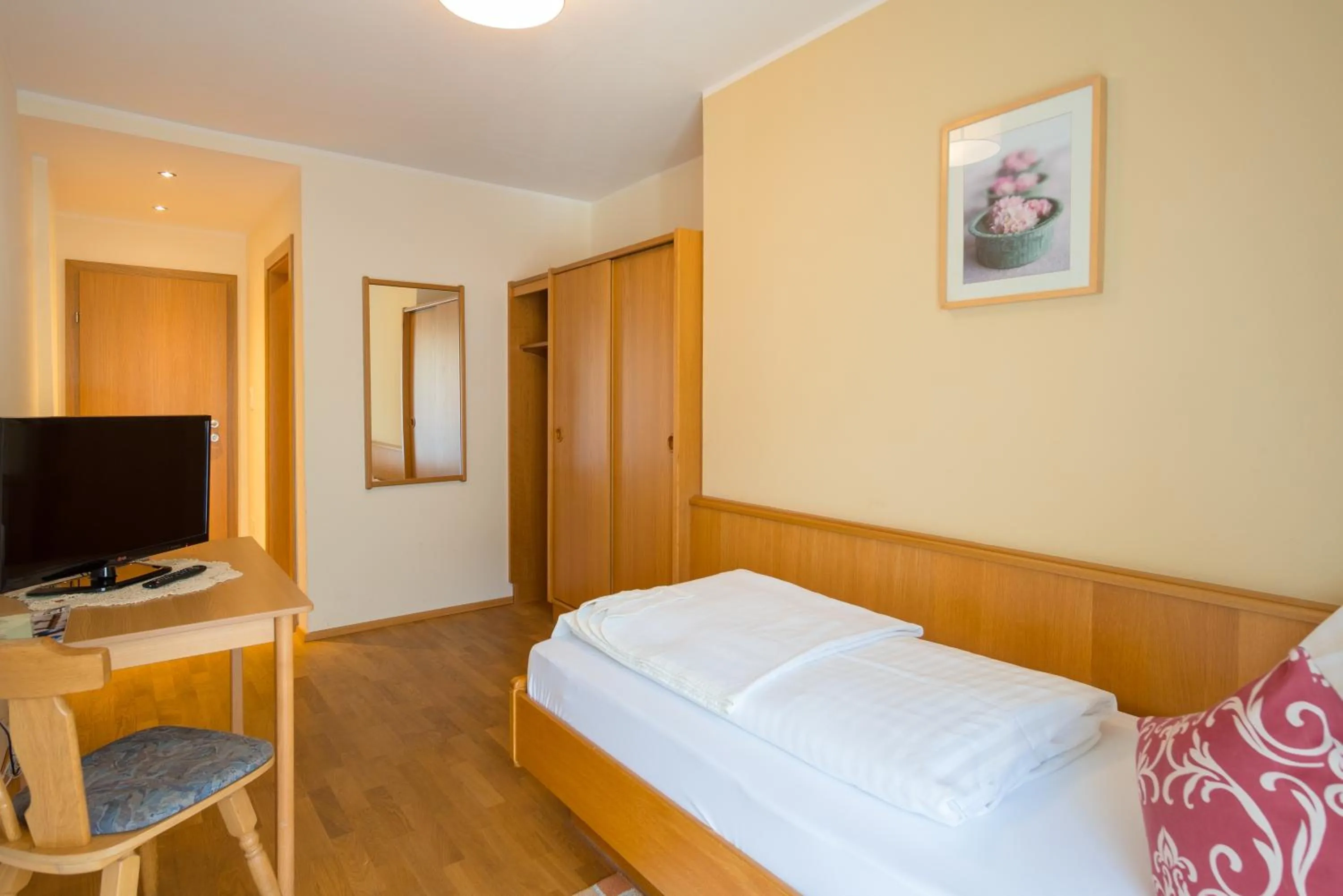 Photo of the whole room, Bed in Alpenhotel Badmeister
