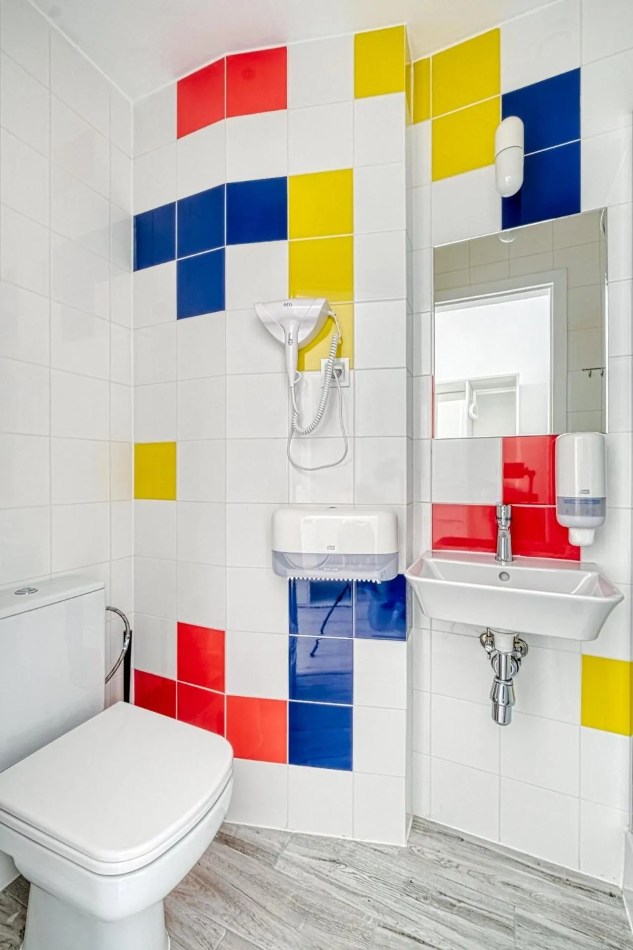 Bathroom in Level Rooms