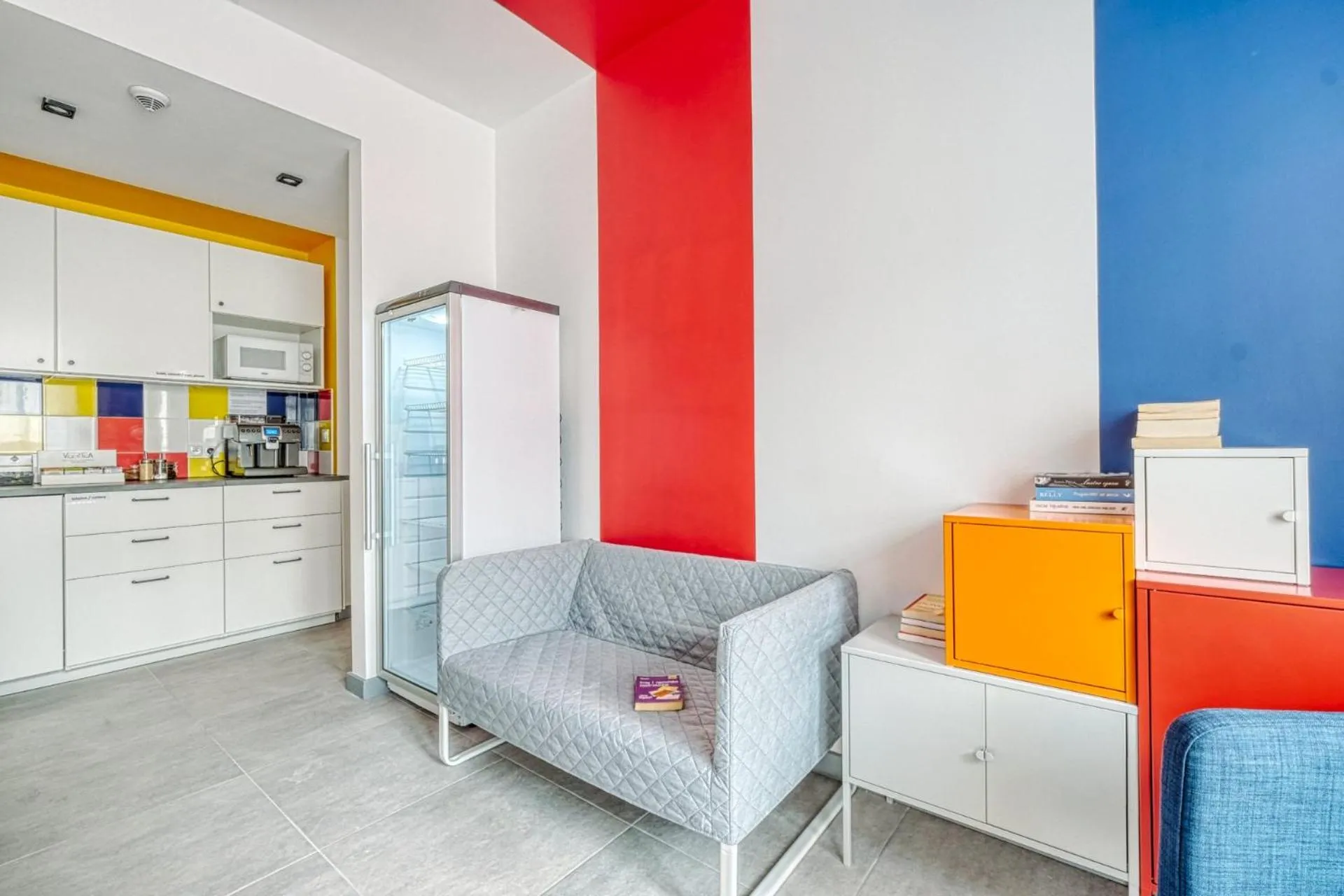 Communal kitchen in Level Rooms