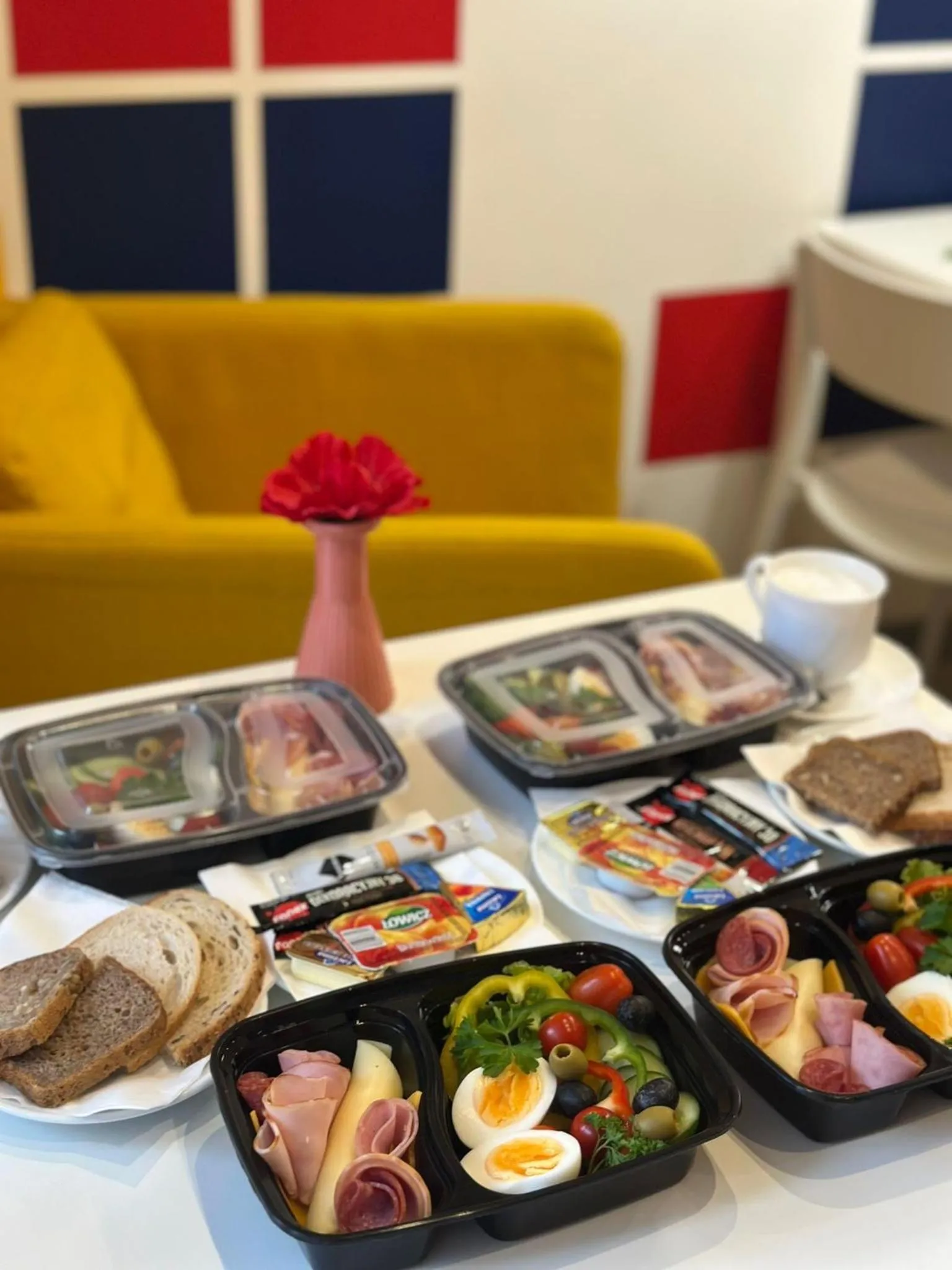 Food and drinks in Level Rooms