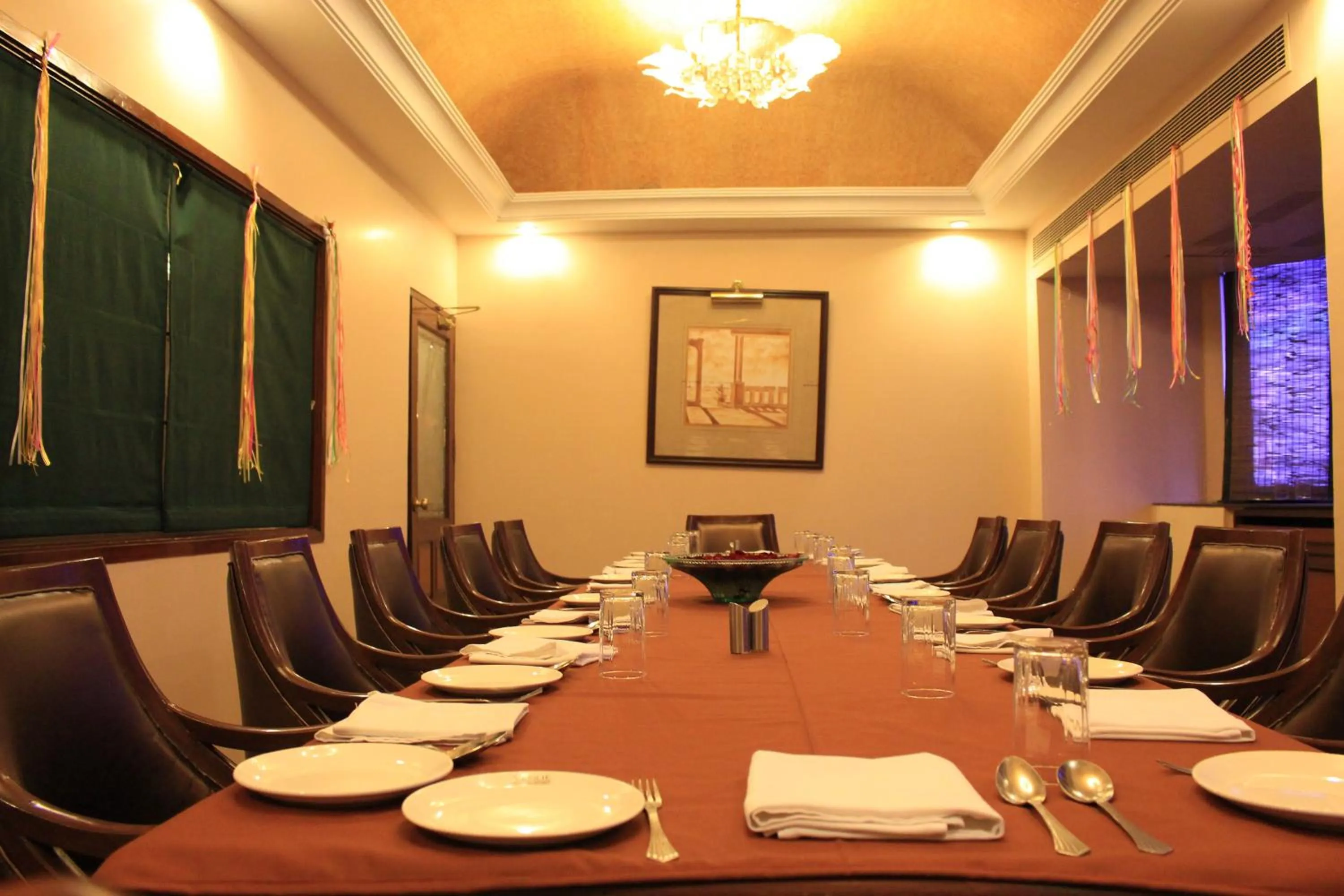 Restaurant/places to eat in Quality Inn Residency