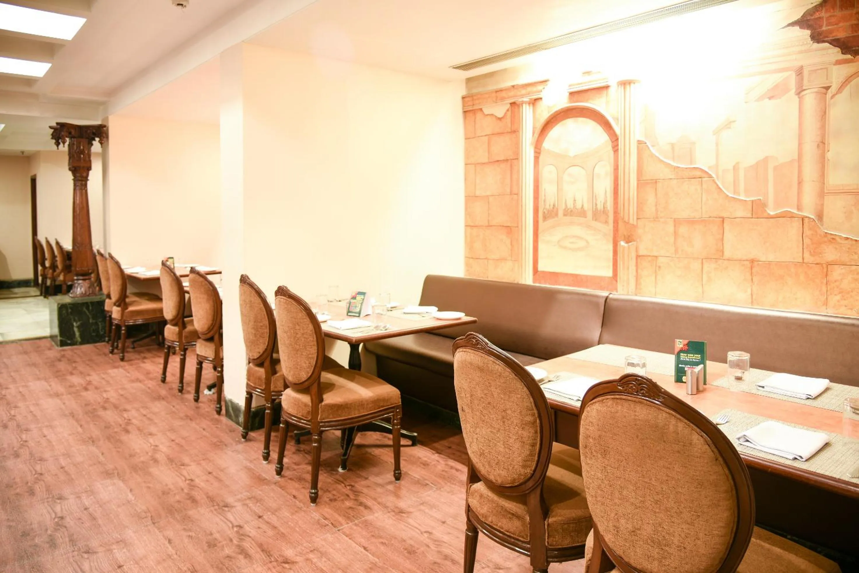 Restaurant/places to eat in Quality Inn Residency