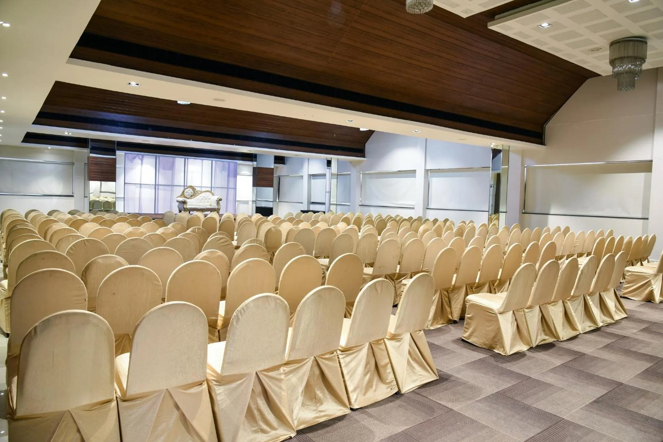 Banquet/Function facilities in Quality Inn Residency
