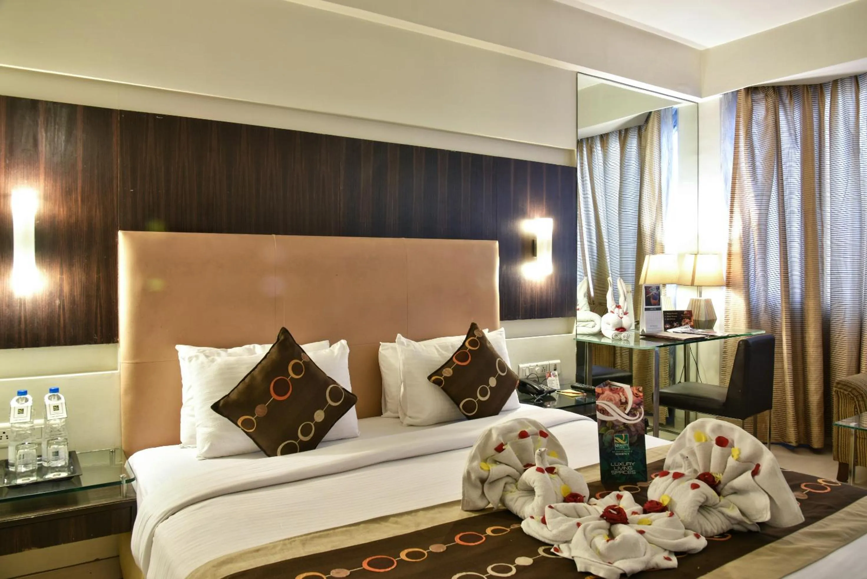 Bed in Quality Inn Residency