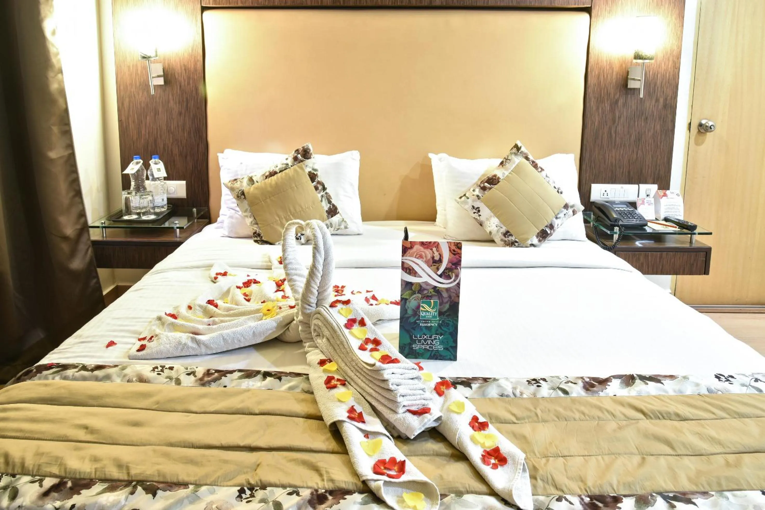 Bed in Quality Inn Residency