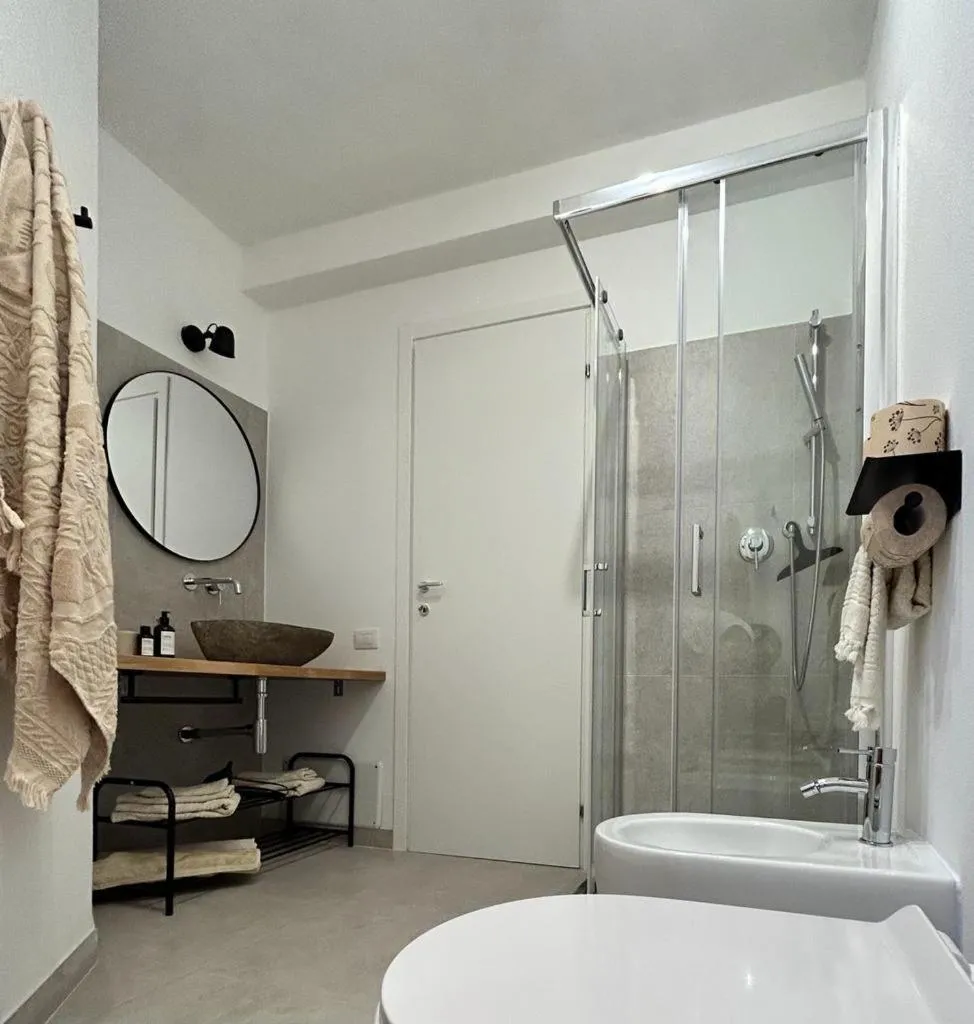 Shower in Sa Guardia de Ferricci