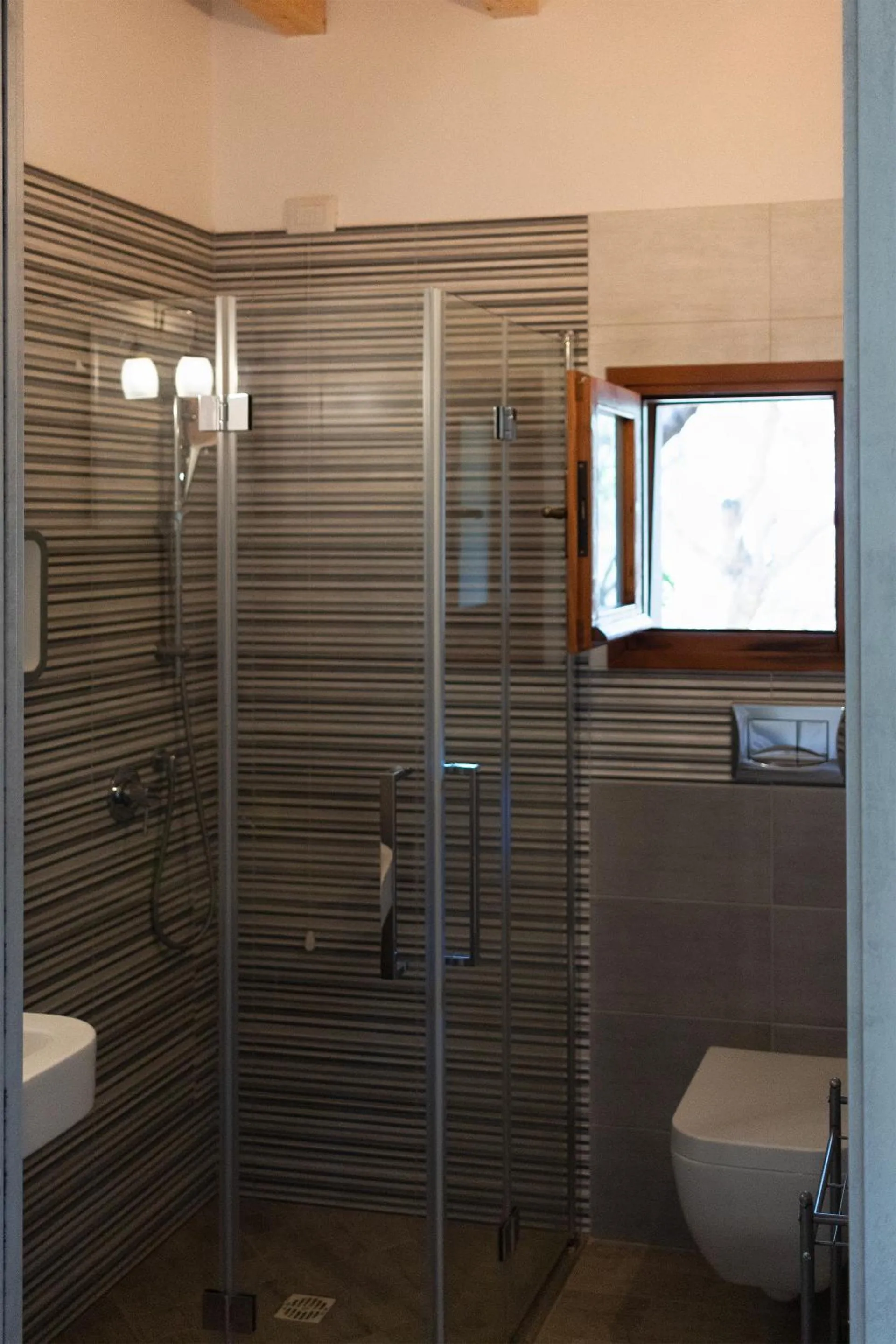 Shower in Sa Guardia de Ferricci