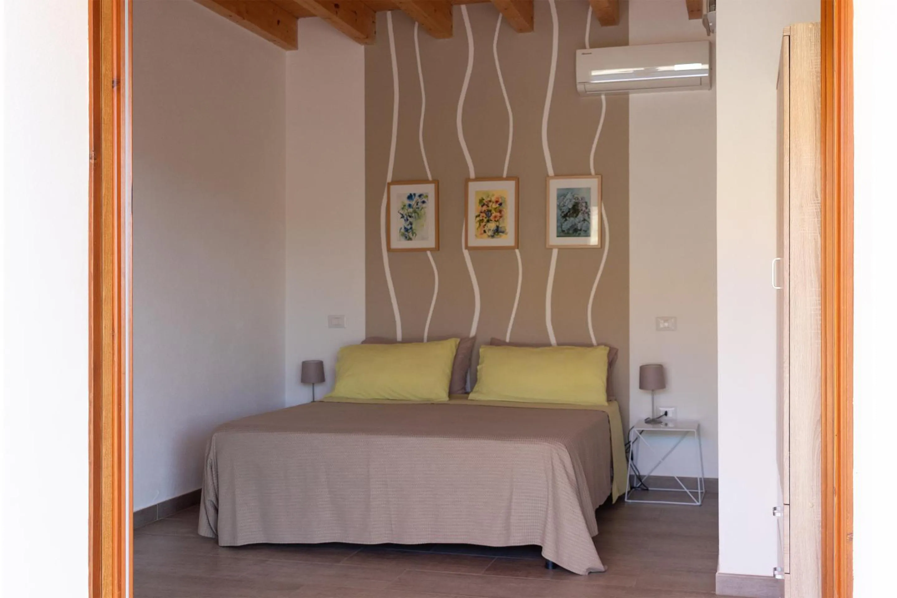 Bedroom, Bed in Sa Guardia de Ferricci