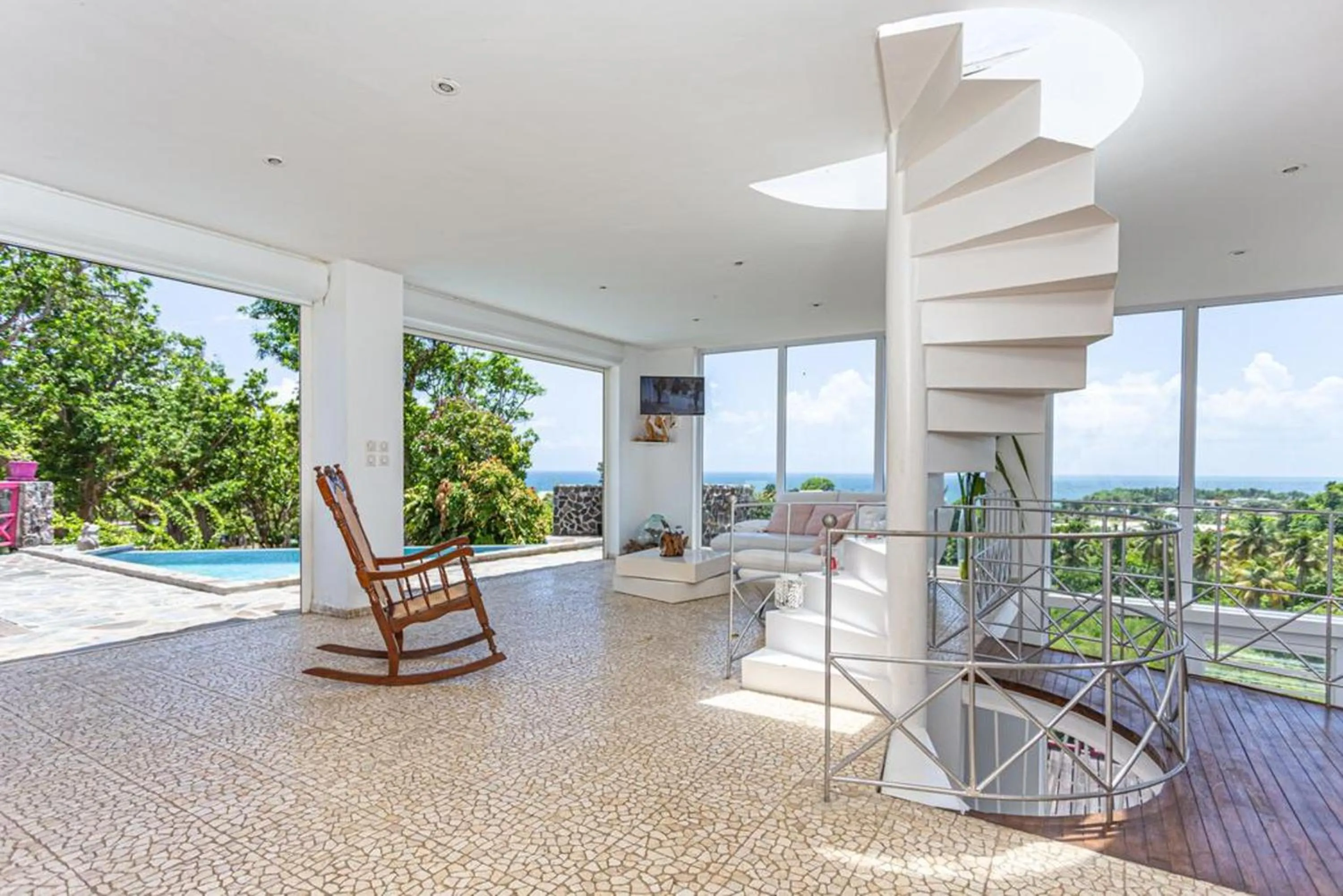 Dining area in Villa élégante à Sainte-Rose avec piscine privée