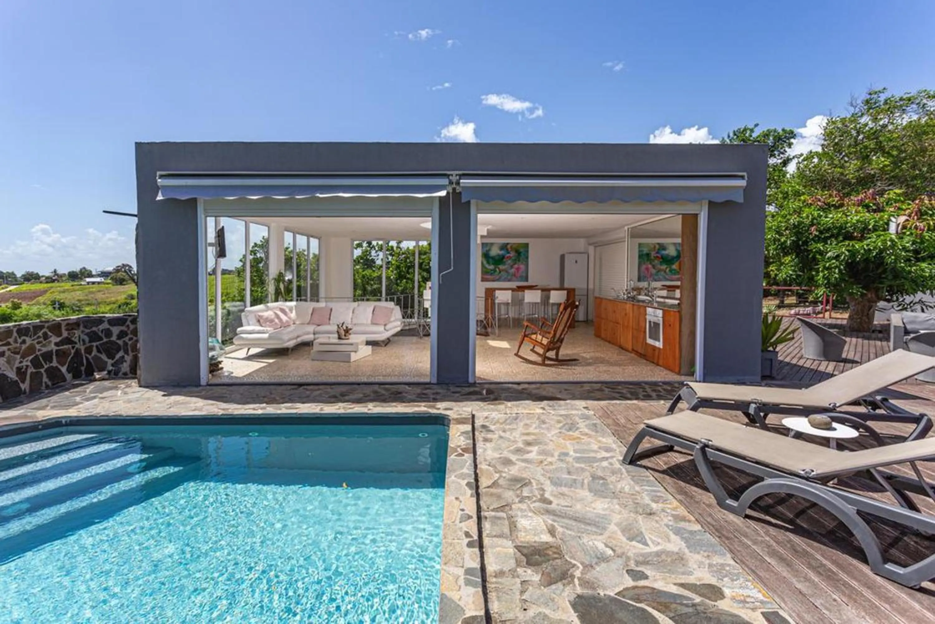 Pool view in Villa élégante à Sainte-Rose avec piscine privée