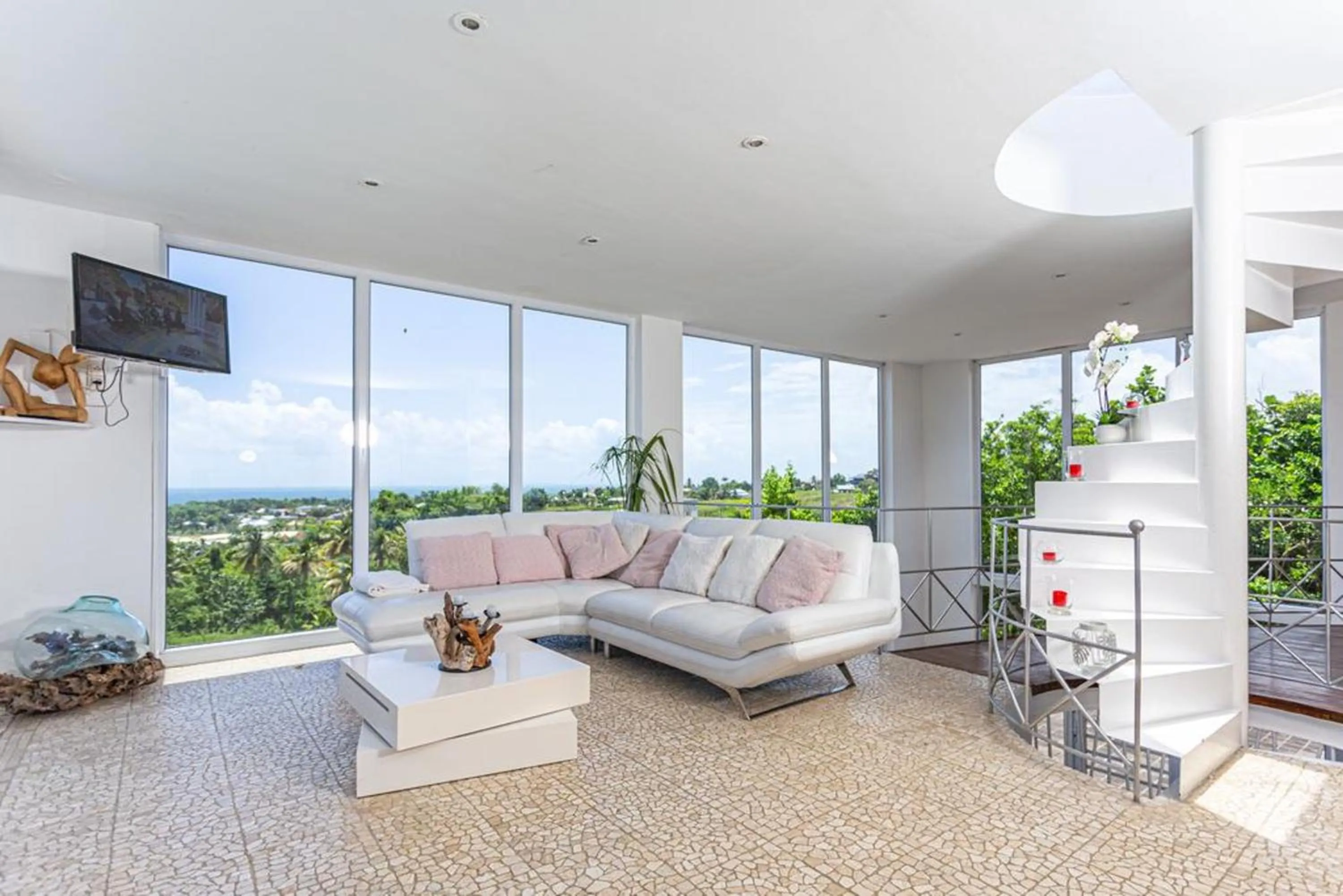 Living room in Villa élégante à Sainte-Rose avec piscine privée
