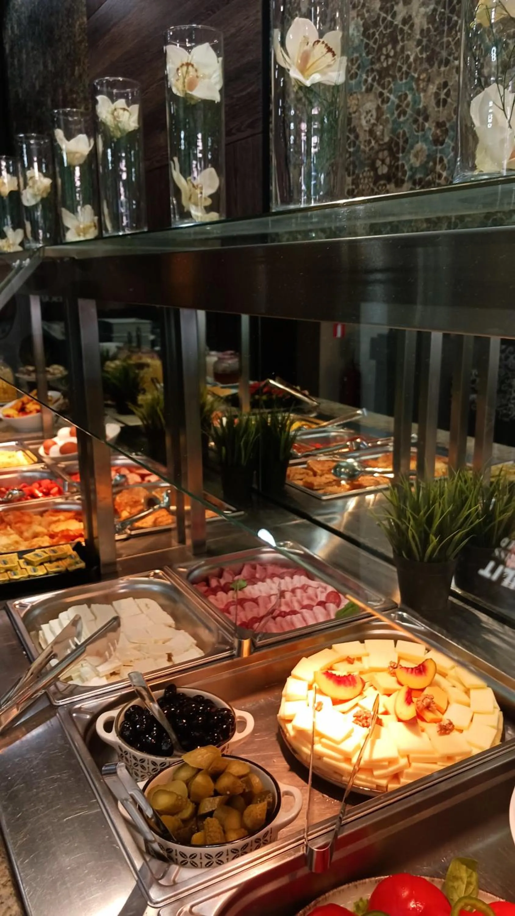 Breakfast in Central Plaza