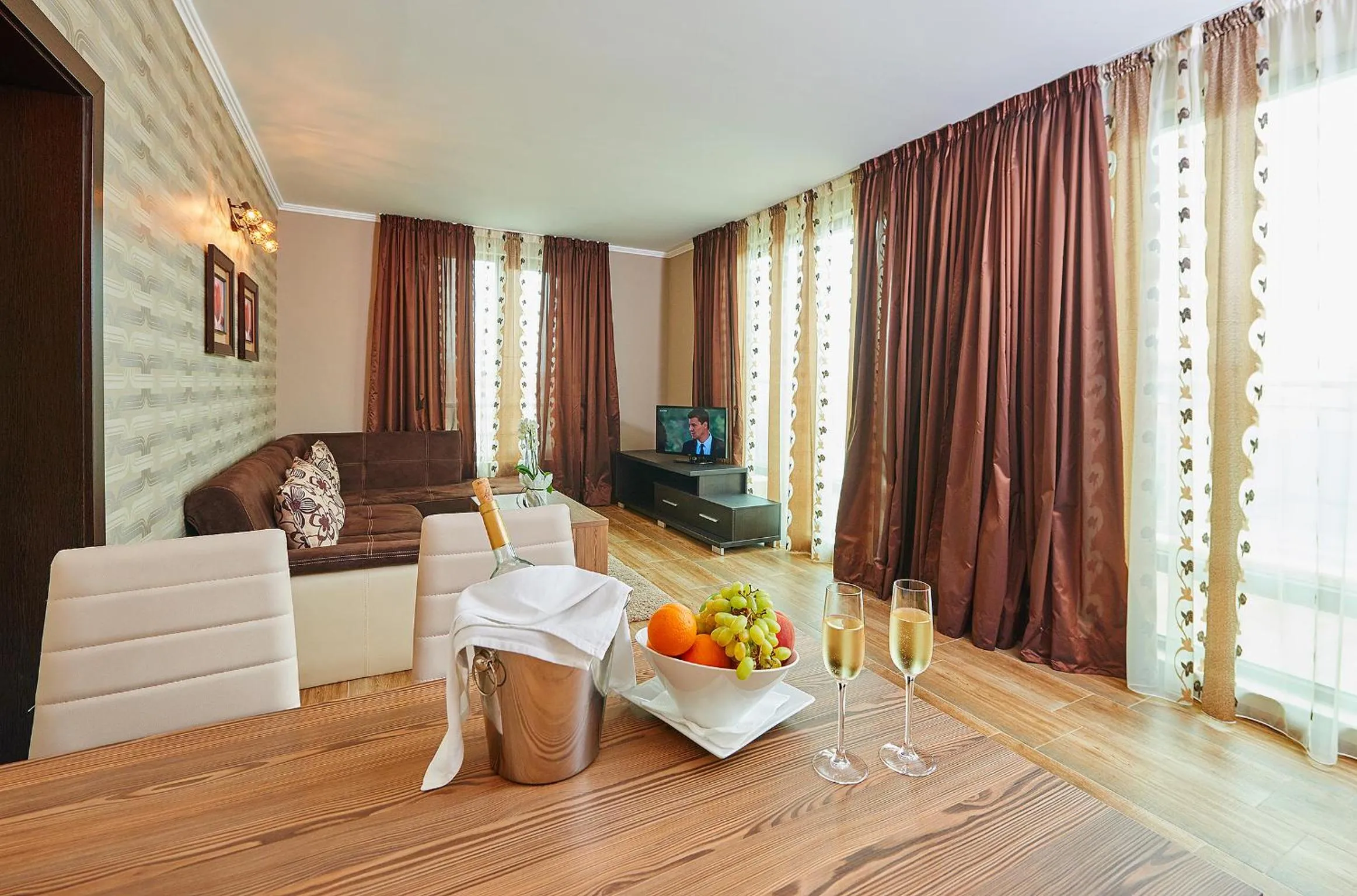 Communal lounge/ TV room in Central Plaza