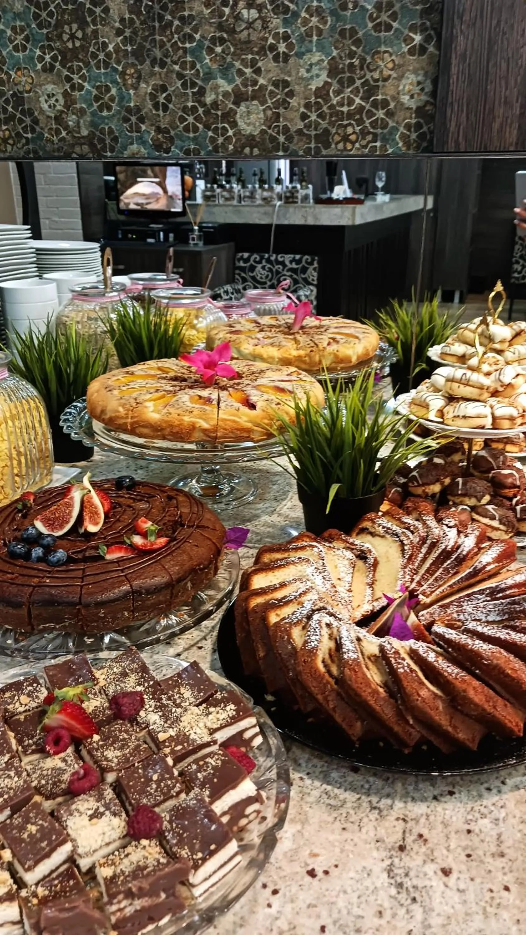 Breakfast in Central Plaza