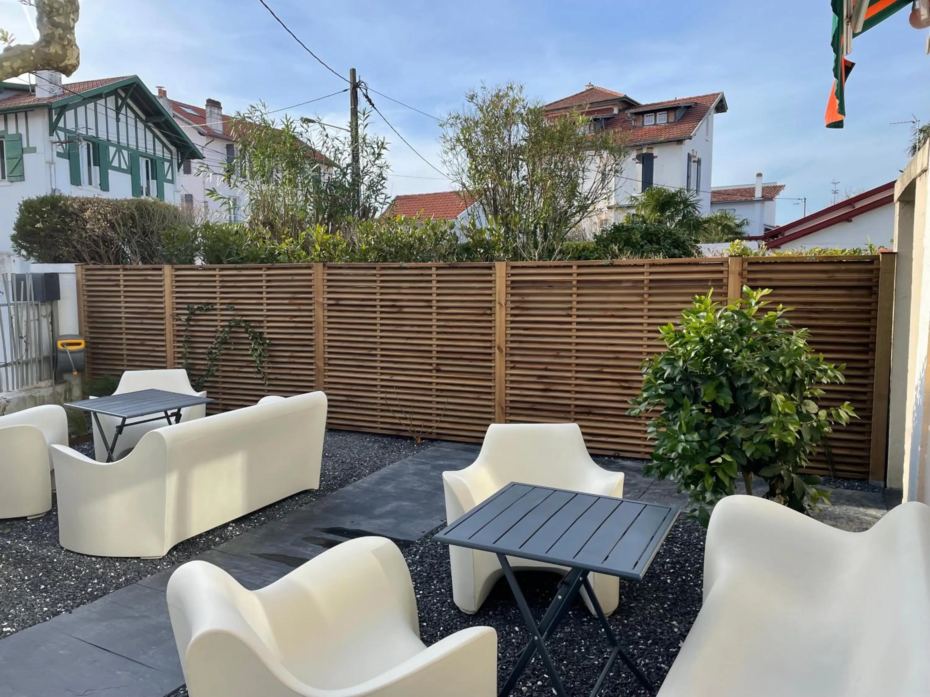 Patio in Hôtel Mirano