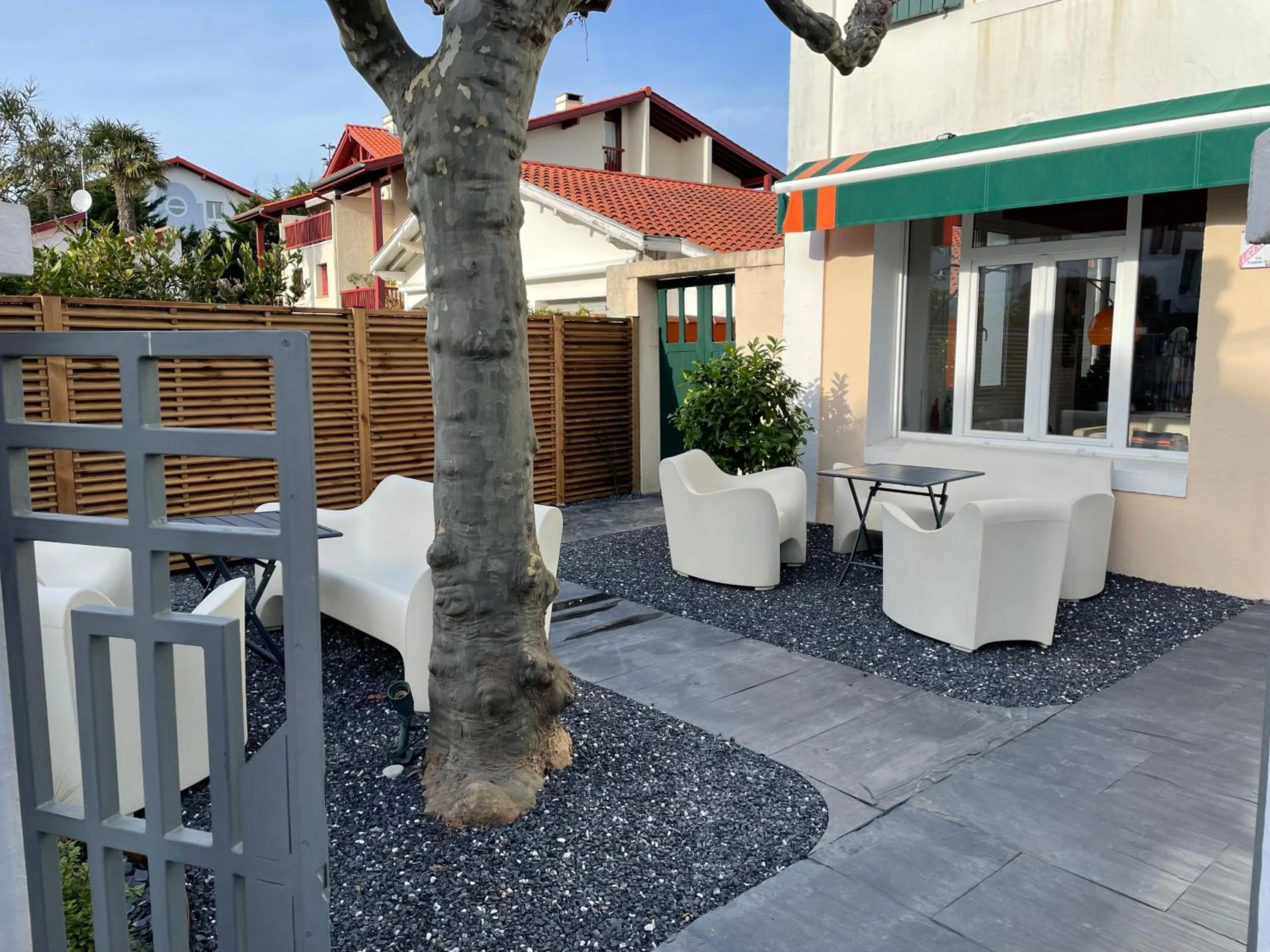 Patio in Hôtel Mirano