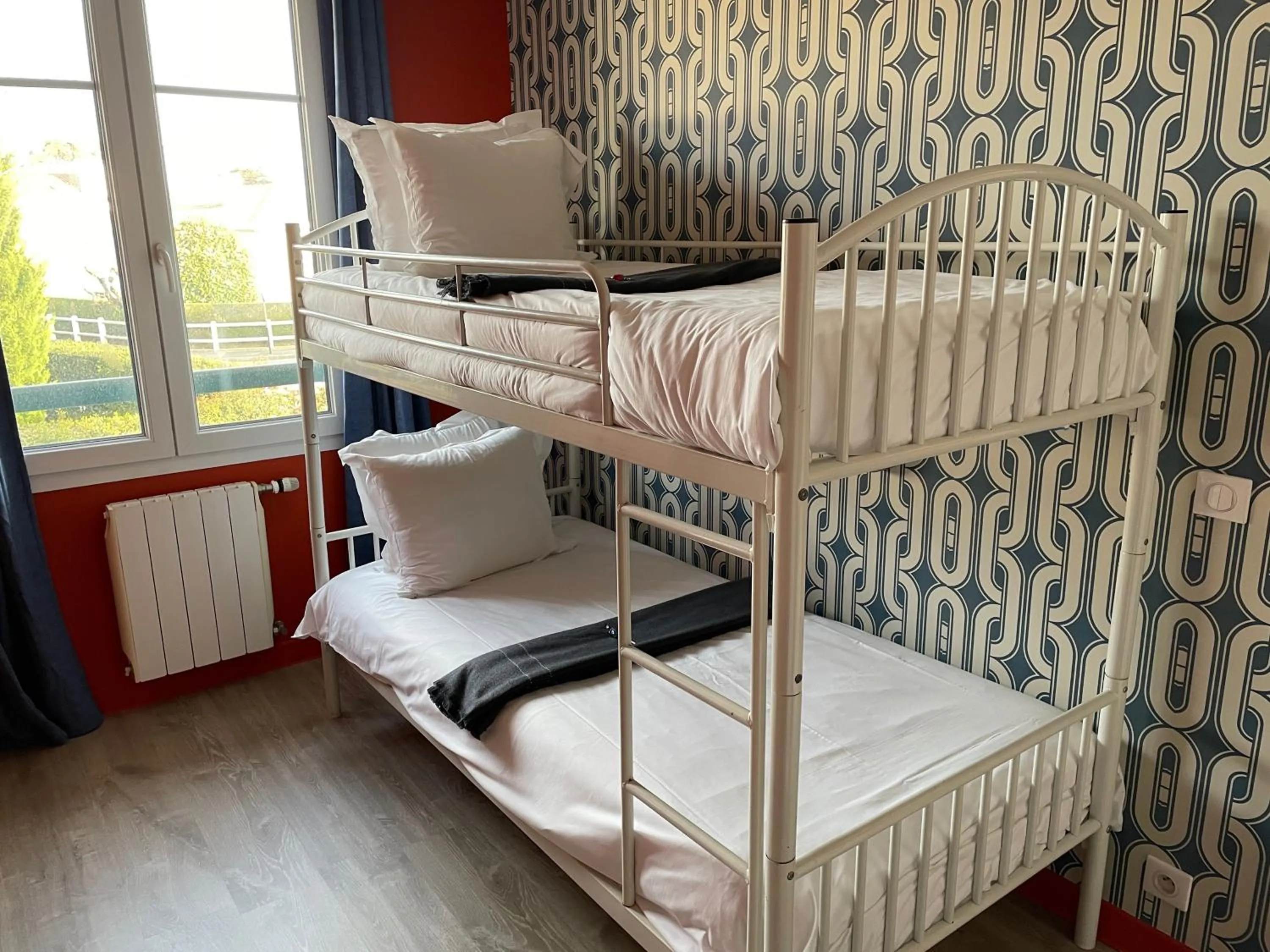 bunk bed, Bed in Hôtel Mirano