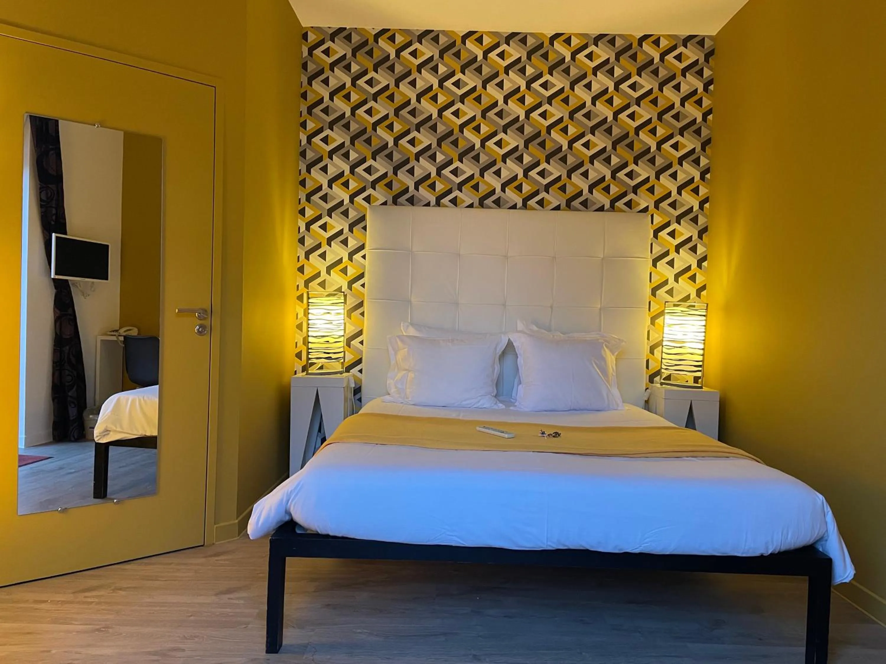 Bed in Hôtel Mirano