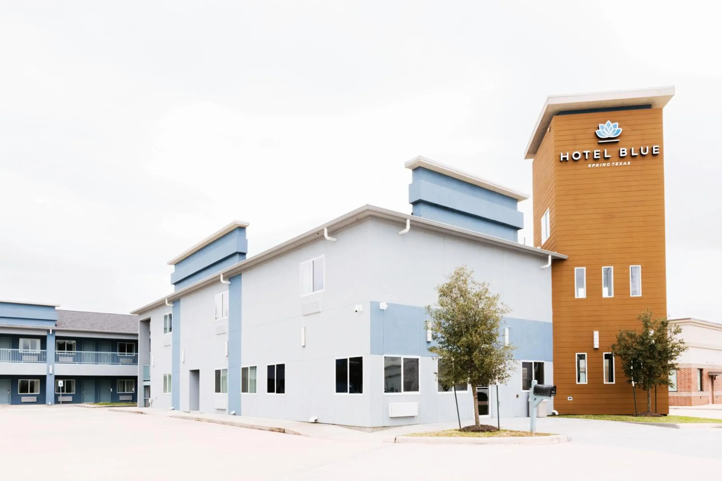 Property building in Hotel Blue Spring Property building in Hotel Blue Spring