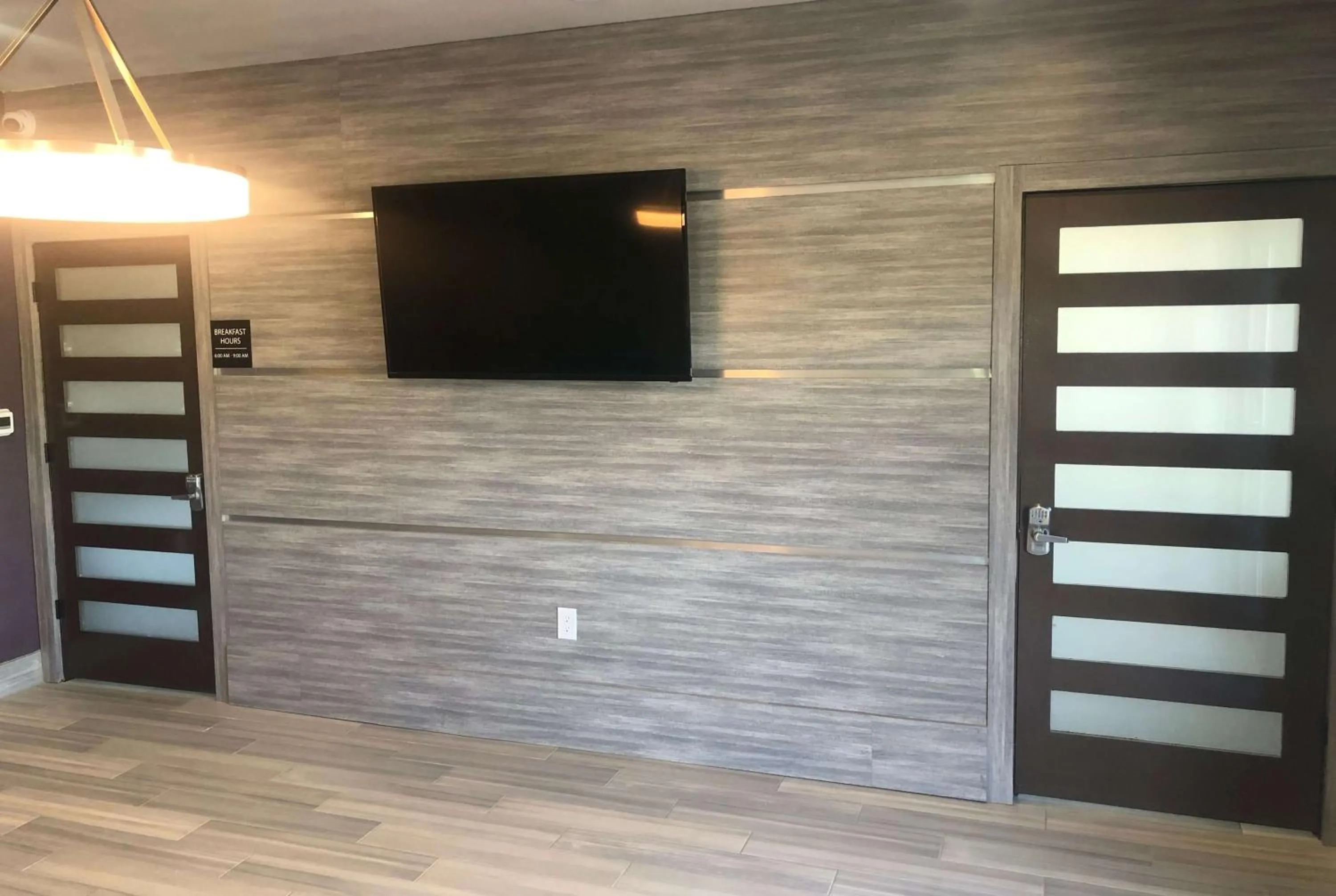 Restaurant/places to eat in Hotel Blue Spring