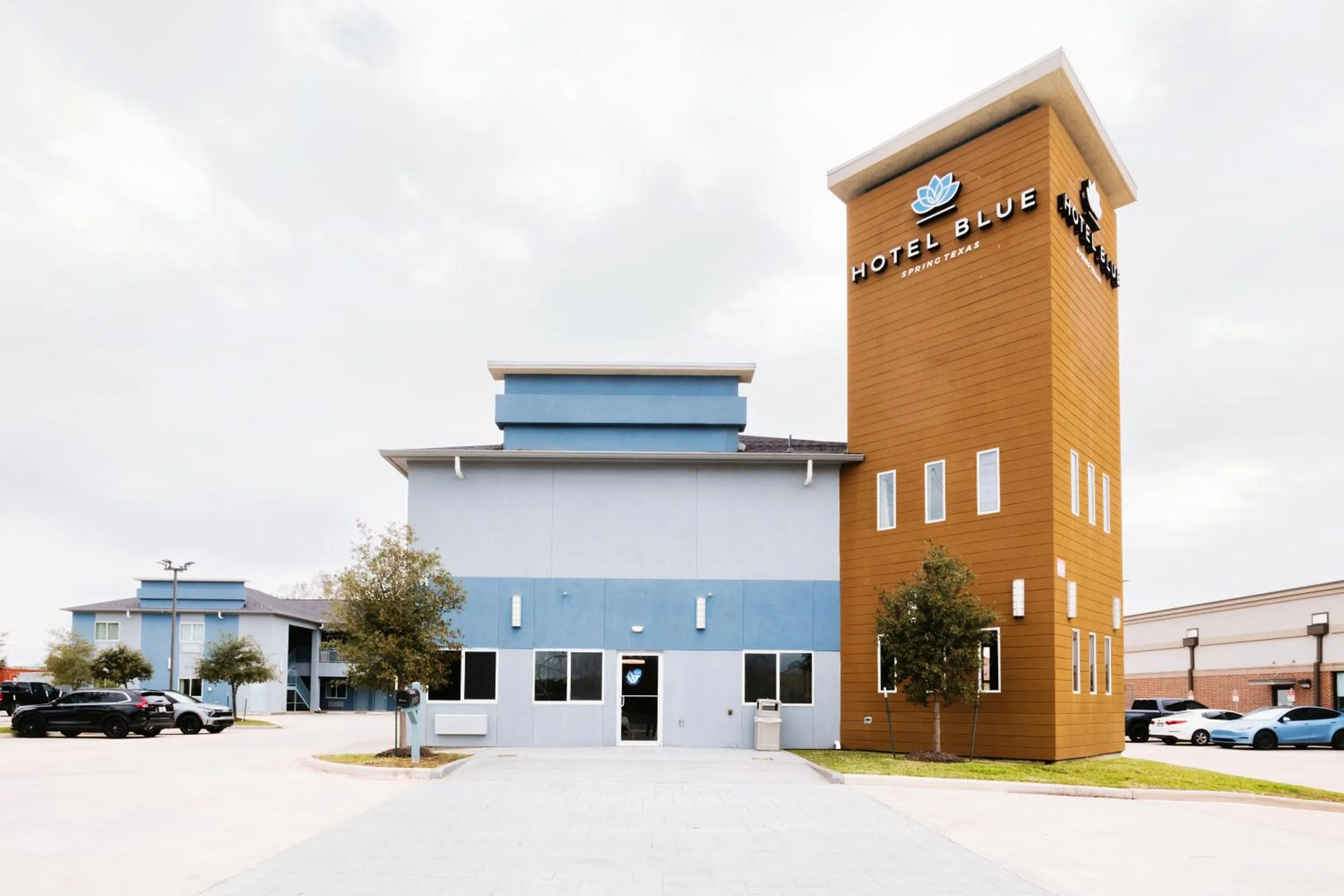 Property building in Hotel Blue Spring