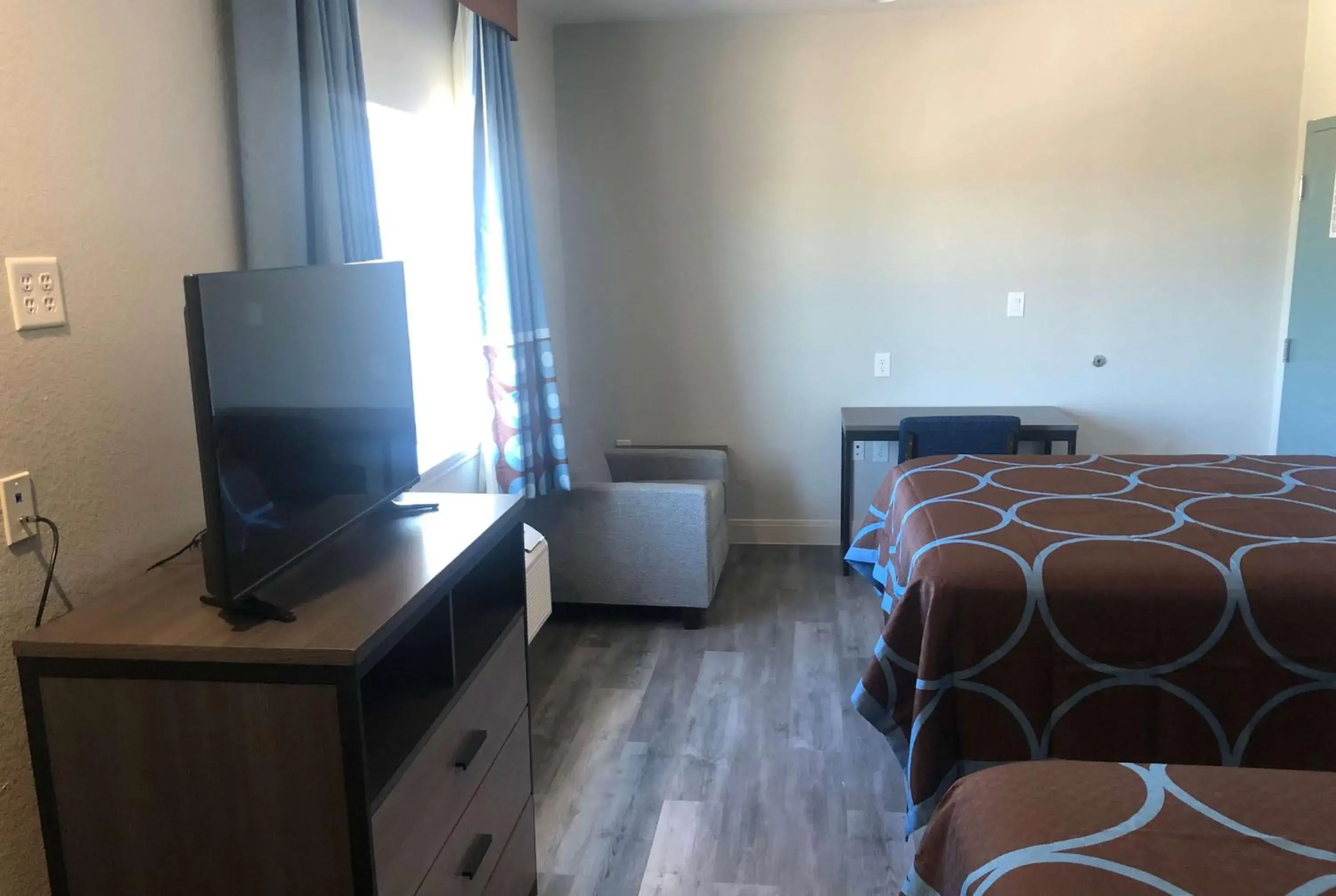 Photo of the whole room, Bed in Hotel Blue Spring Photo of the whole room, Bed in Hotel Blue Spring