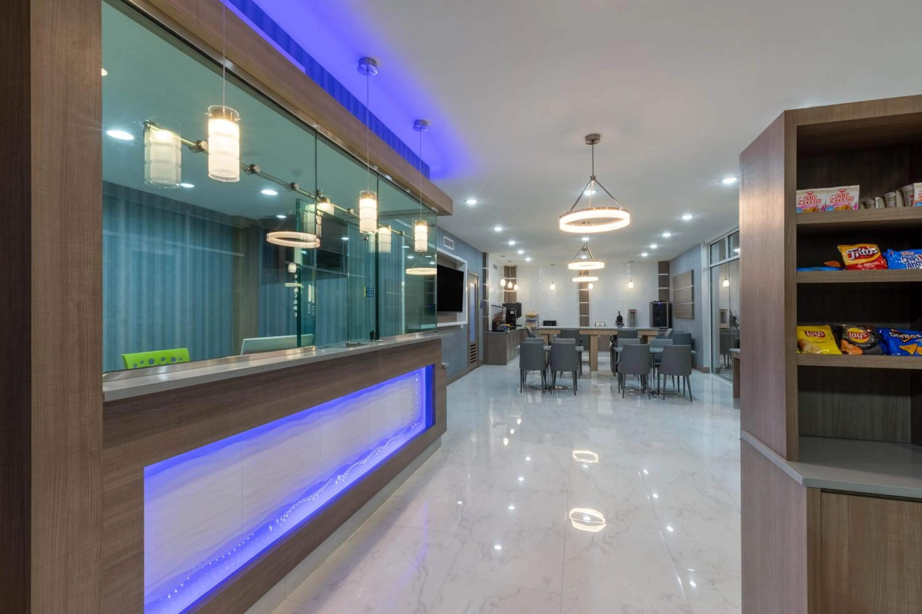 Lobby or reception in Days Inn & Suites by Wyndham Downtown/University of Houston