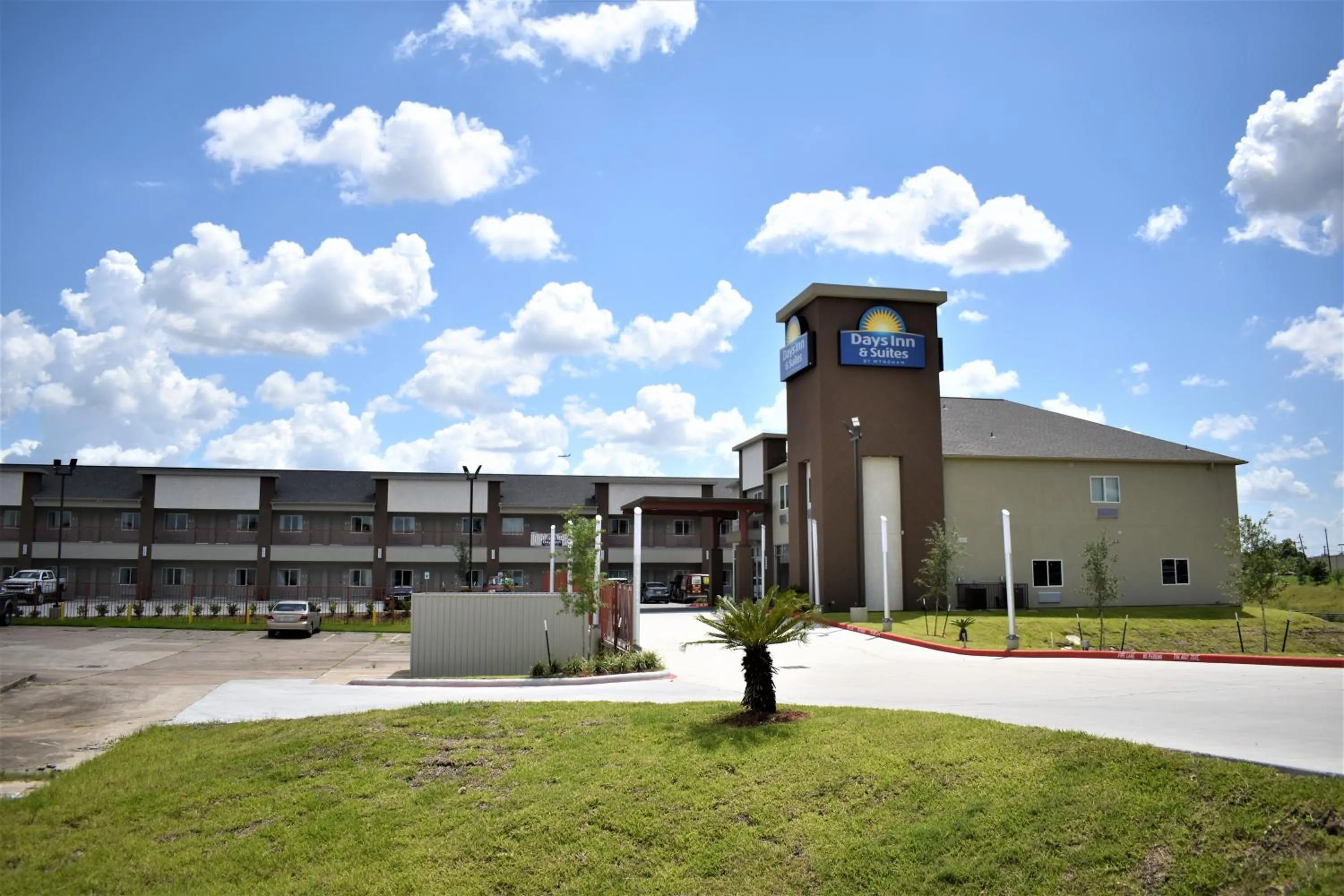 Property building in Days Inn & Suites by Wyndham Downtown/University of Houston