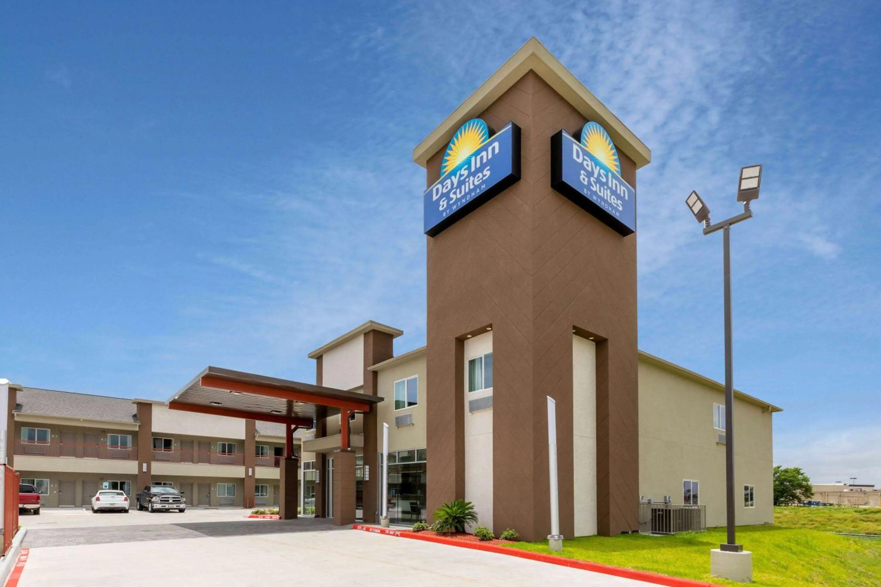 Property building in Days Inn & Suites by Wyndham Downtown/University of Houston
