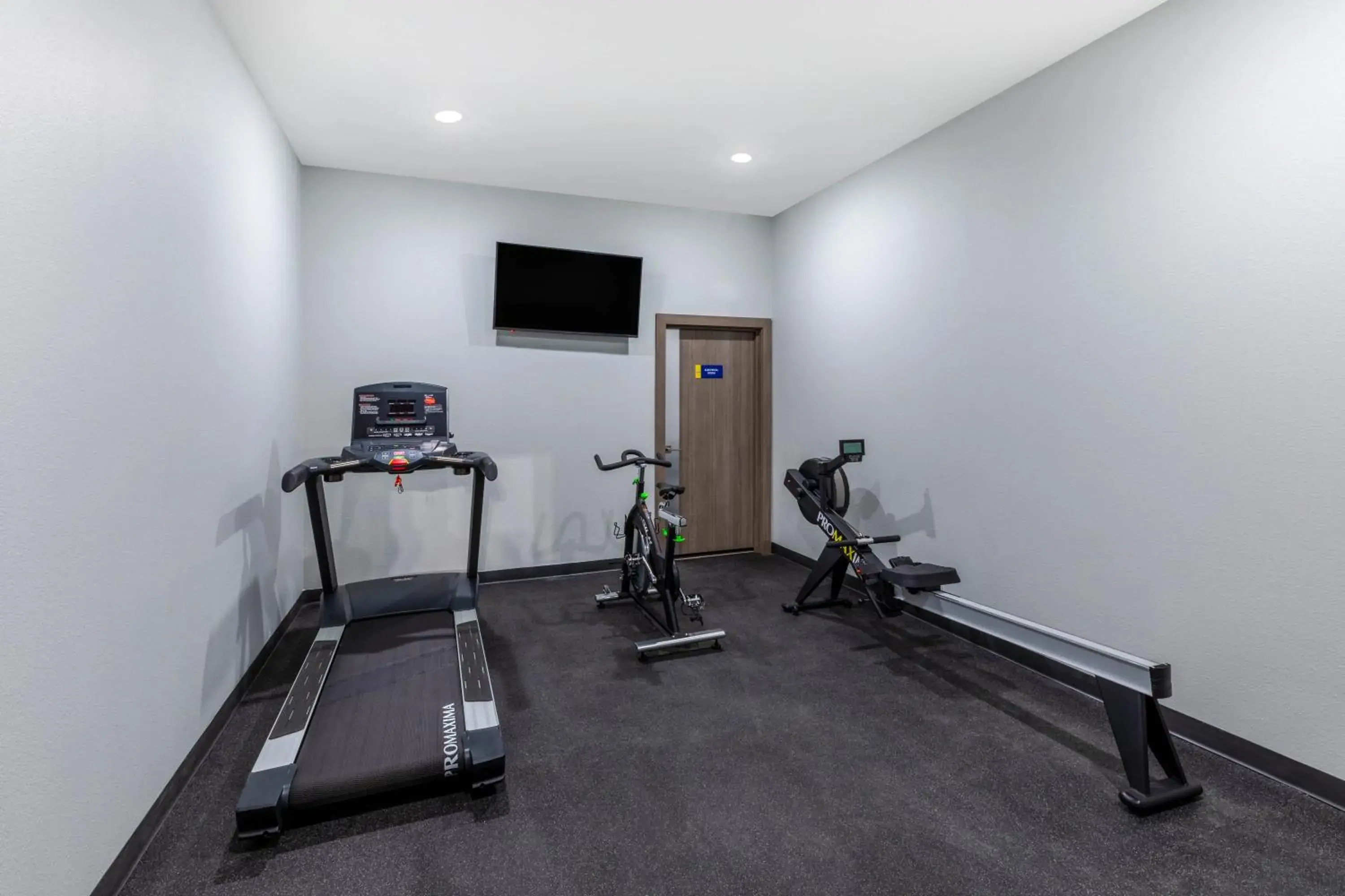 Fitness centre/facilities in Days Inn & Suites by Wyndham Downtown/University of Houston Fitness centre/facilities in Days Inn & Suites by Wyndham Downtown/University of Houston