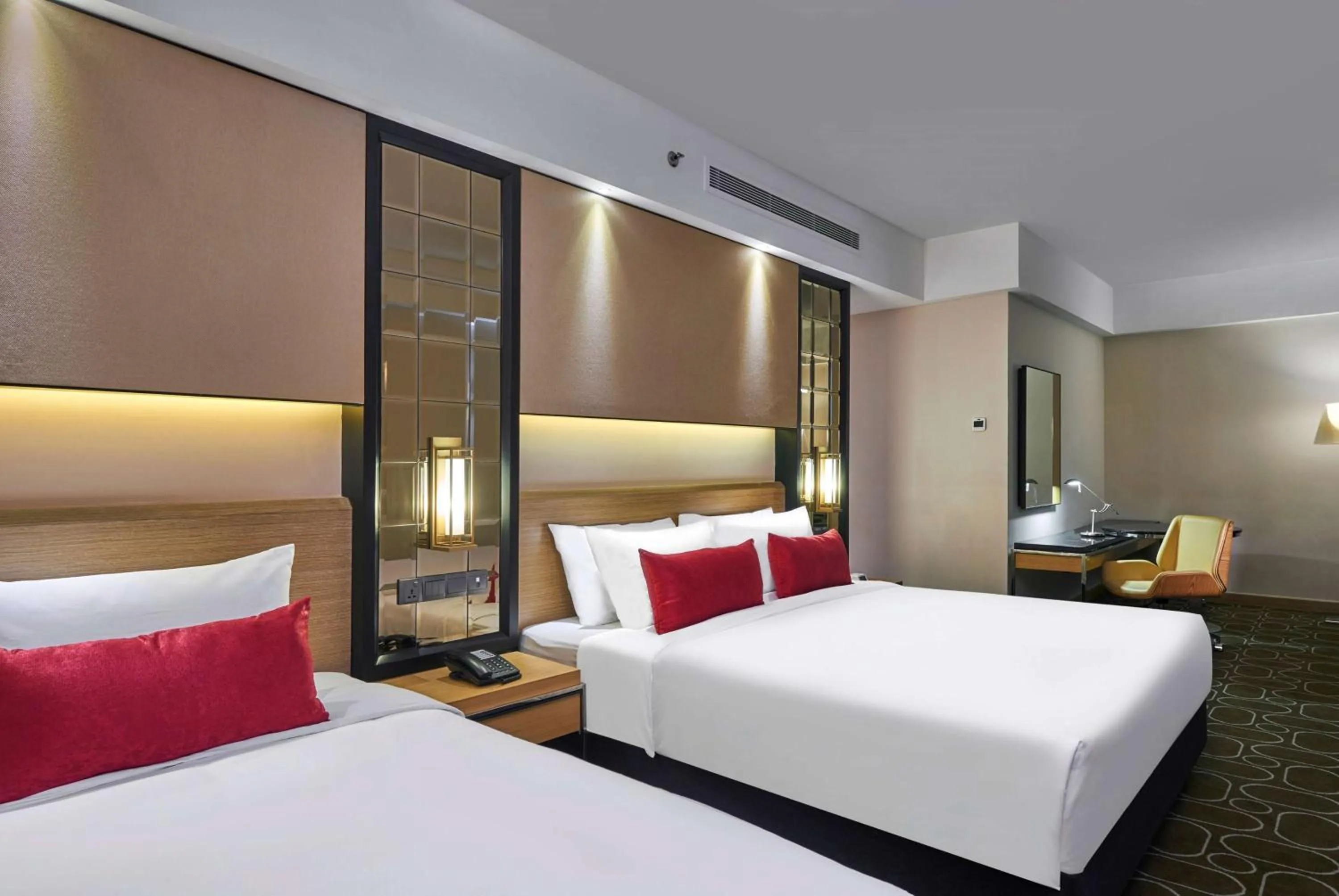 Photo of the whole room, Bed in Wyndham Acmar Klang