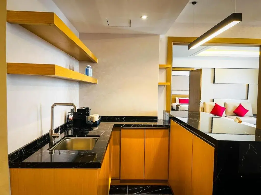 Kitchen/Kitchenette in Wyndham Acmar Klang