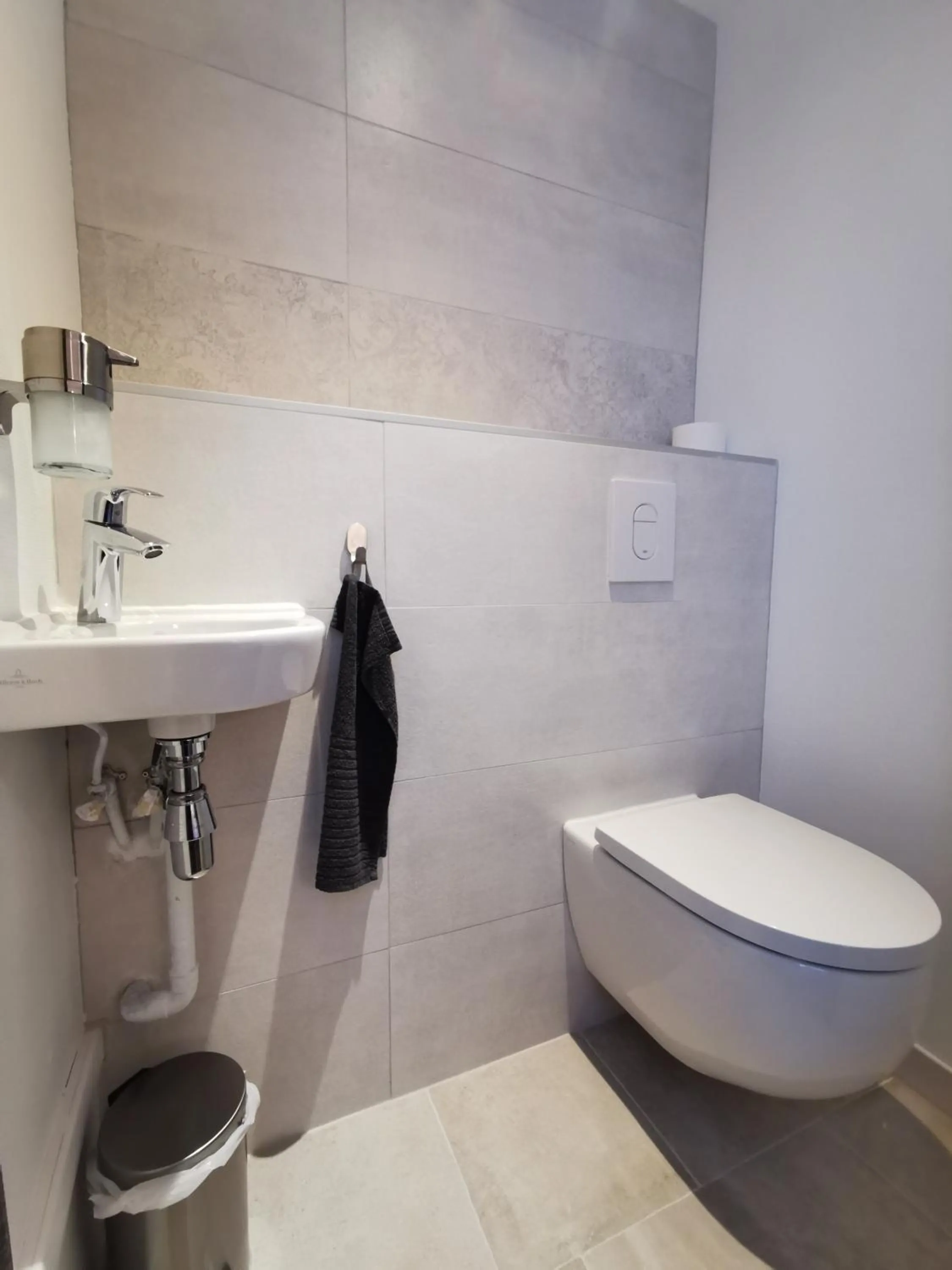 Toilet in Colmar Suites - Résidence