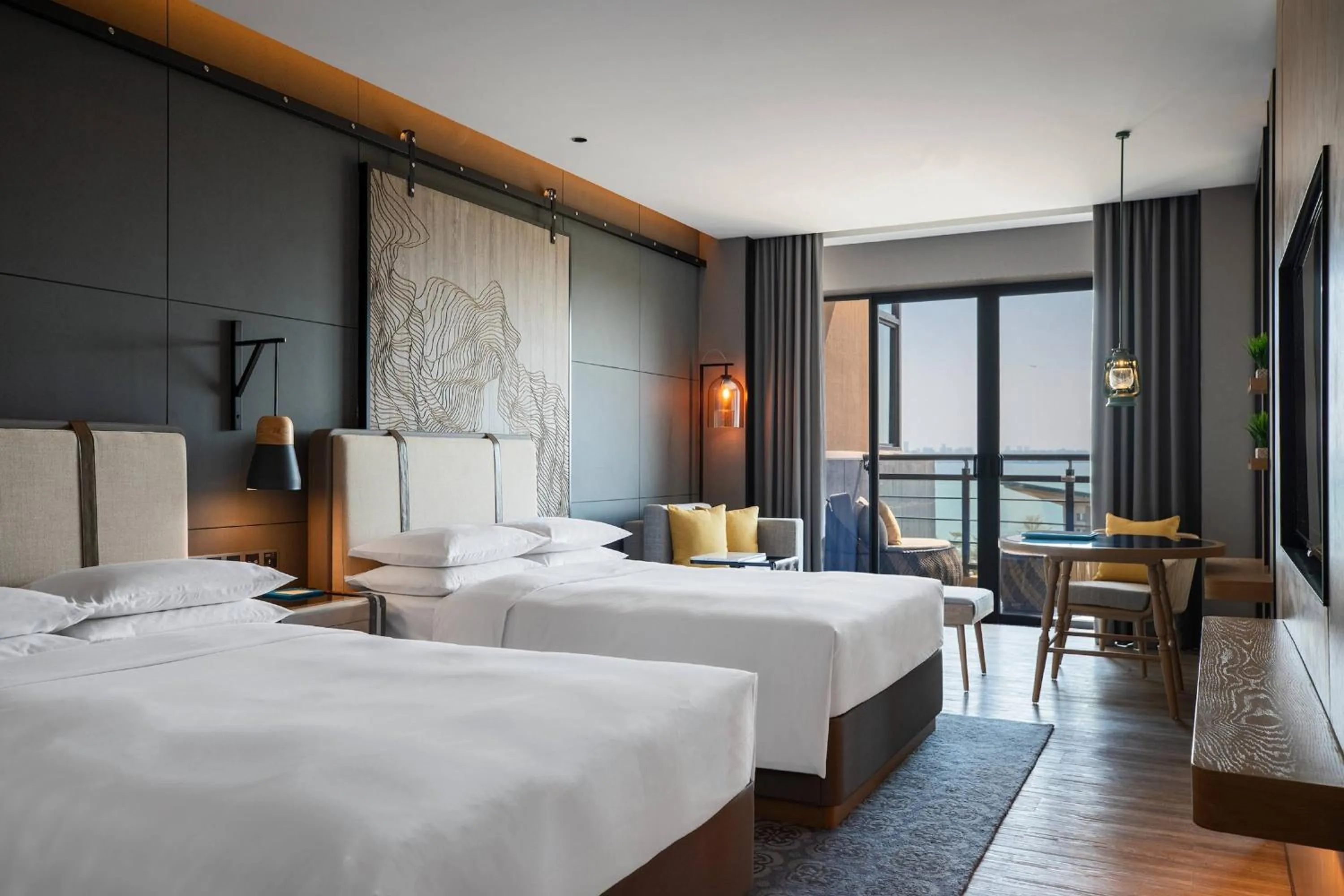 Photo of the whole room, Bed in Renaissance Xiamen Hotel