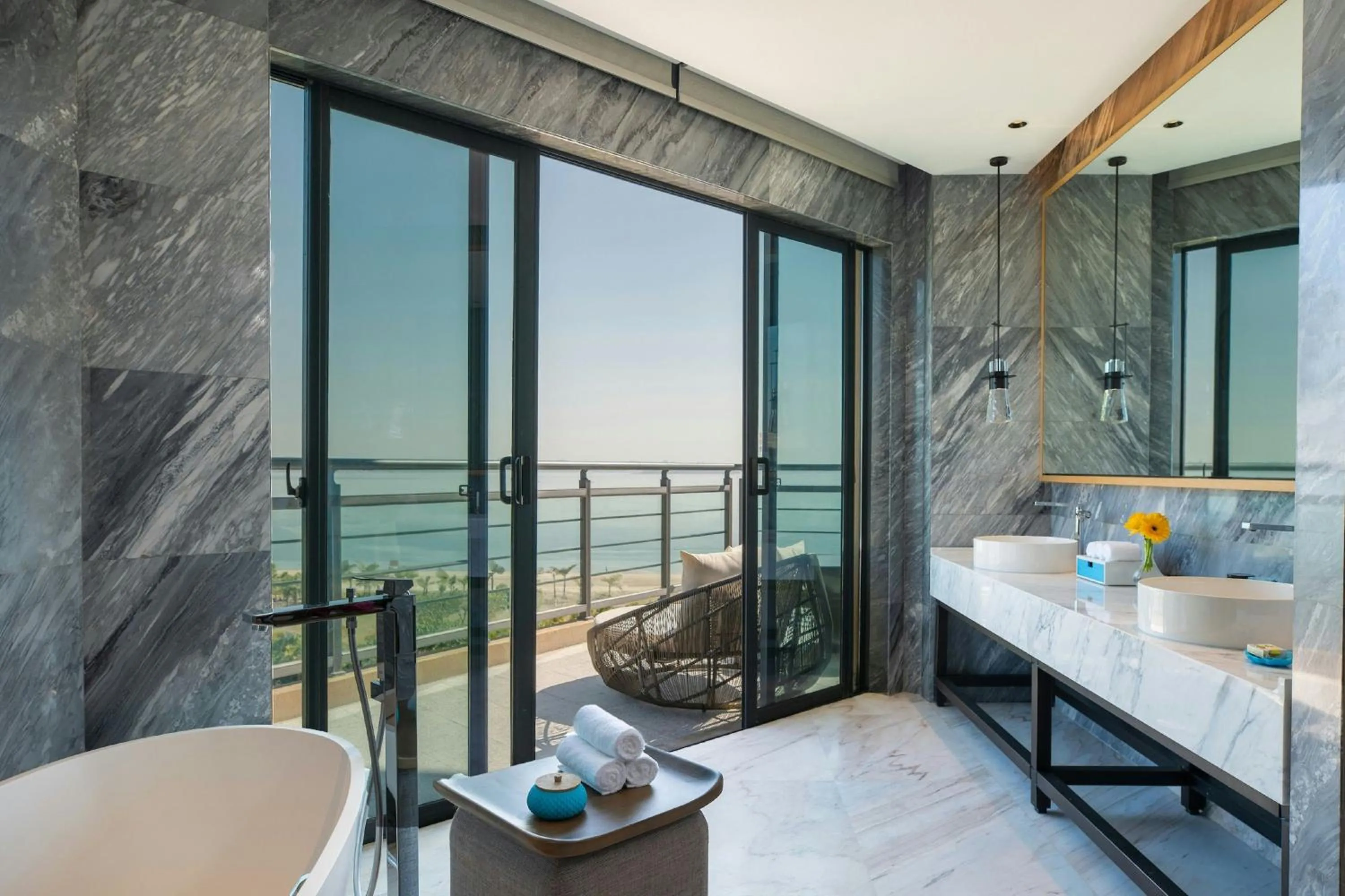 Bathroom, Bed in Renaissance Xiamen Hotel