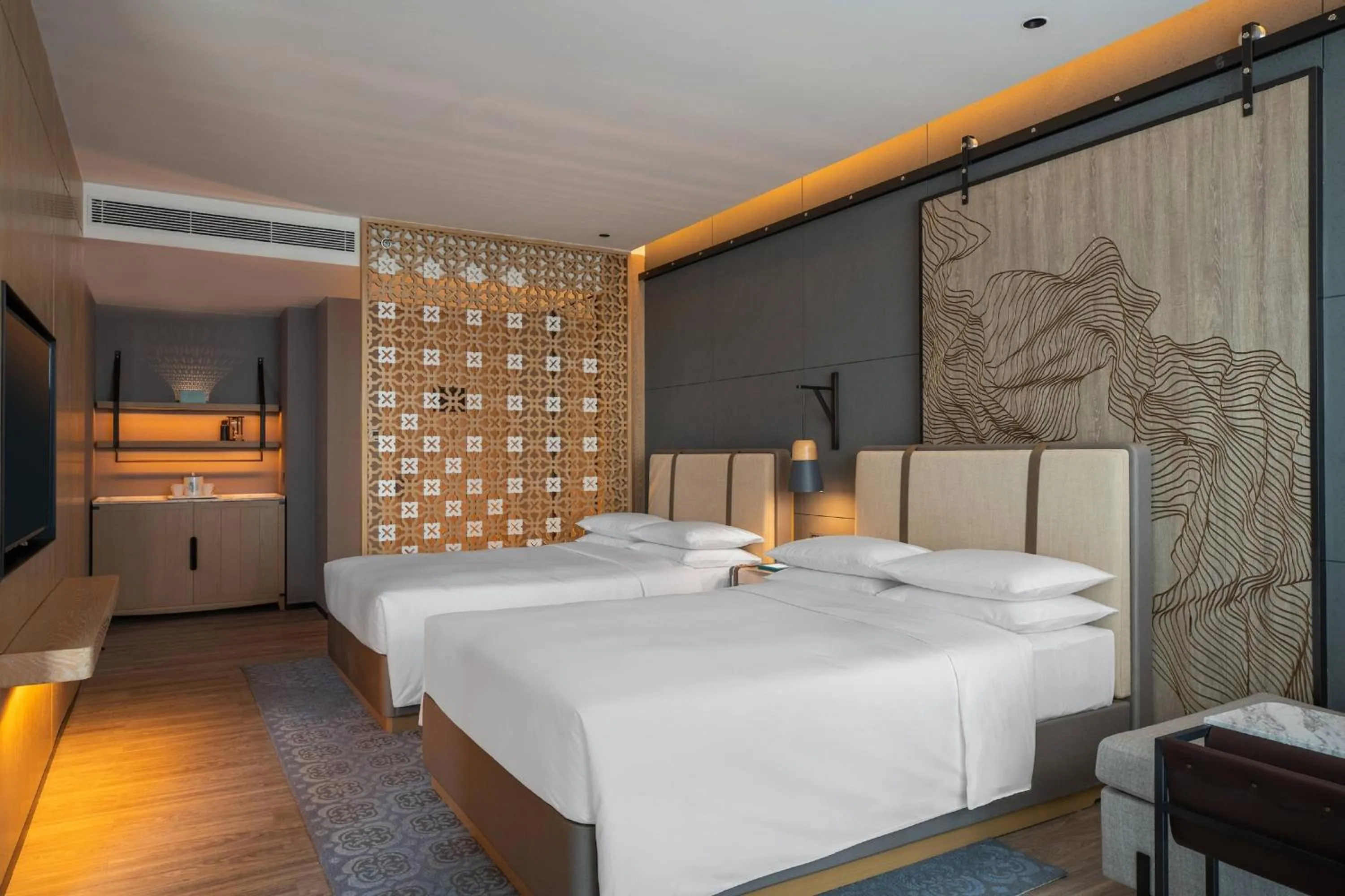 Photo of the whole room, Bed in Renaissance Xiamen Hotel