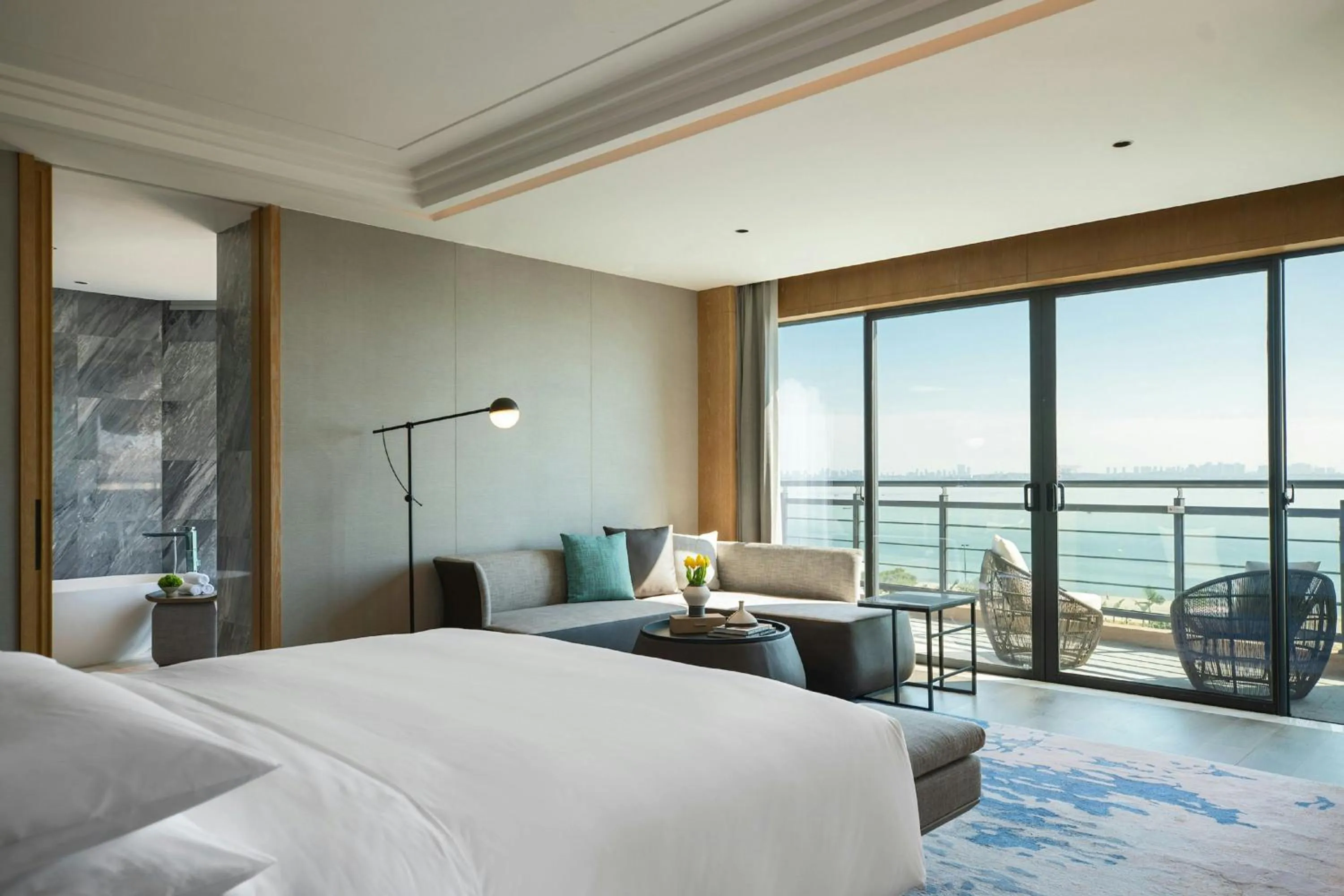 Bedroom, Bed in Renaissance Xiamen Hotel