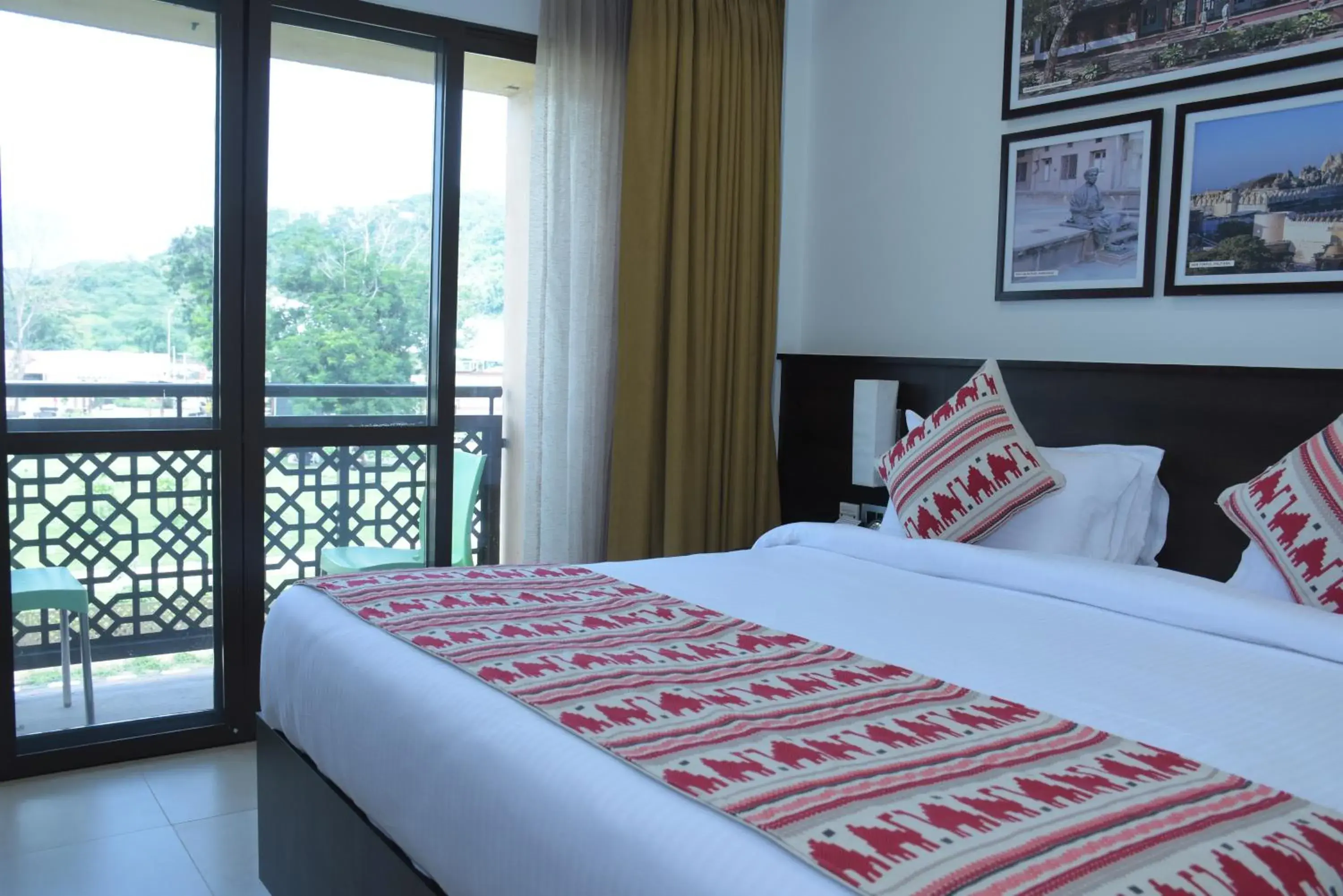 Bed in Ramada Encore by Wyndham Statue of Unity Bed in Ramada Encore by Wyndham Statue of Unity
