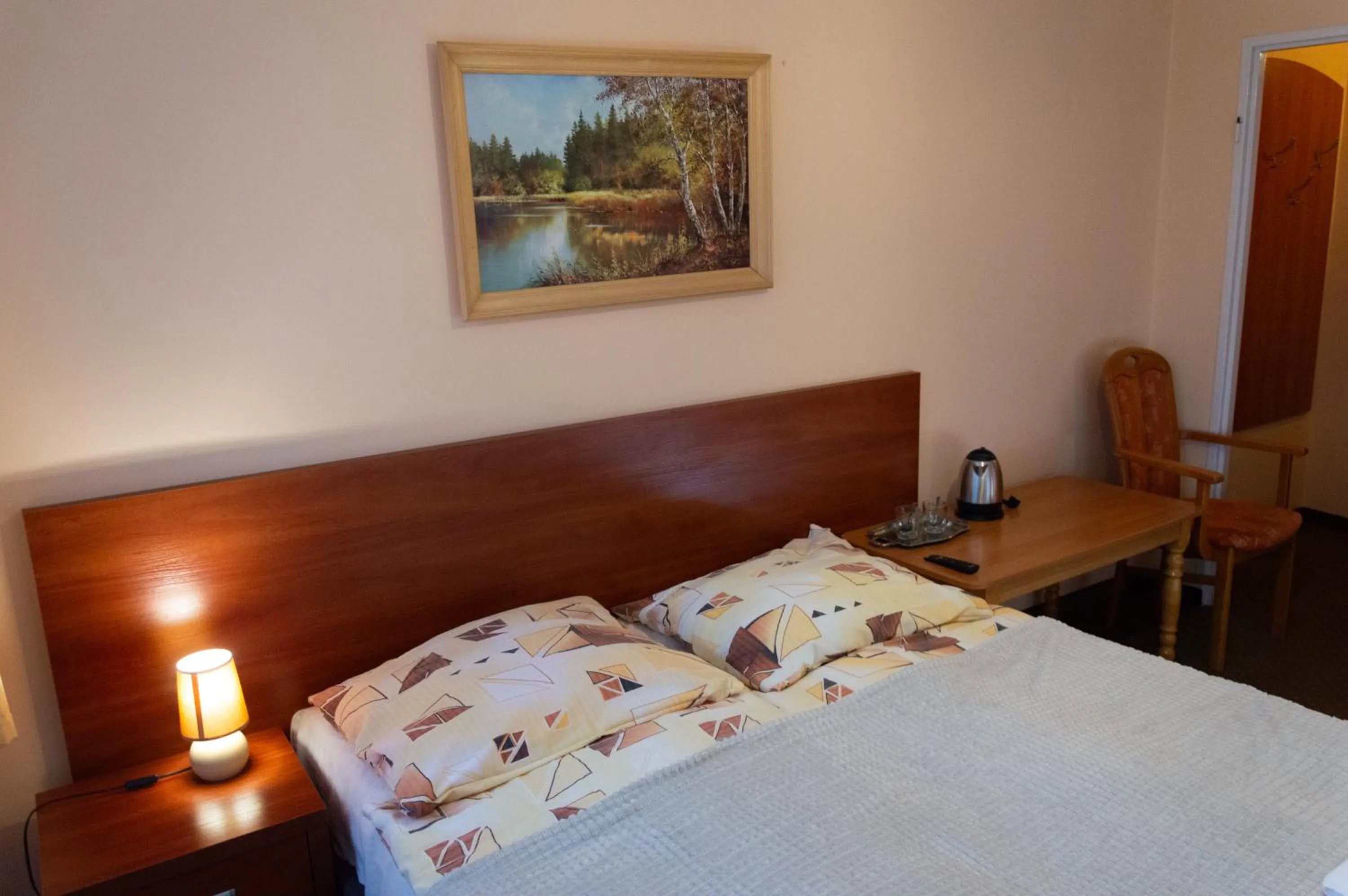Photo of the whole room, Bed in OW Patryn