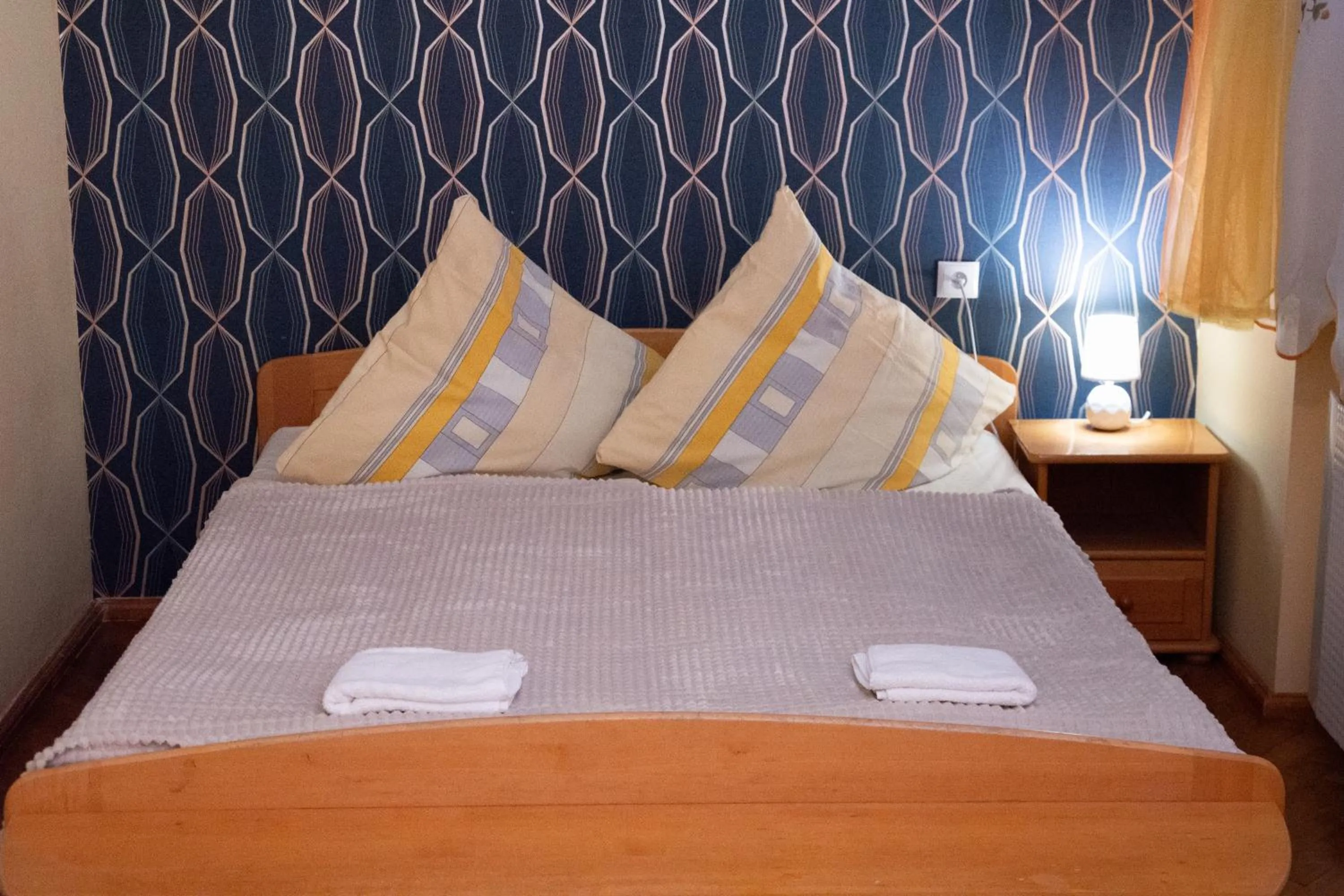 Photo of the whole room, Bed in OW Patryn