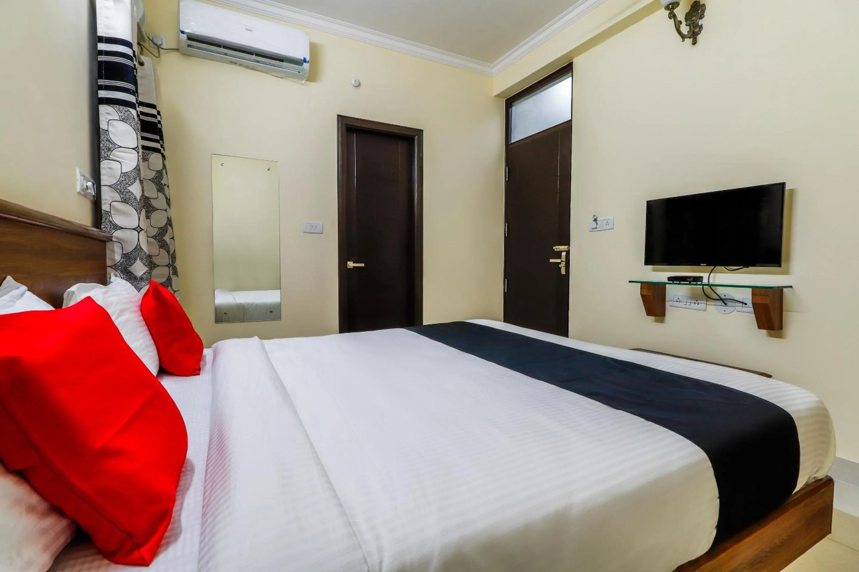 Bedroom, Bed in Capital O SLN Residency